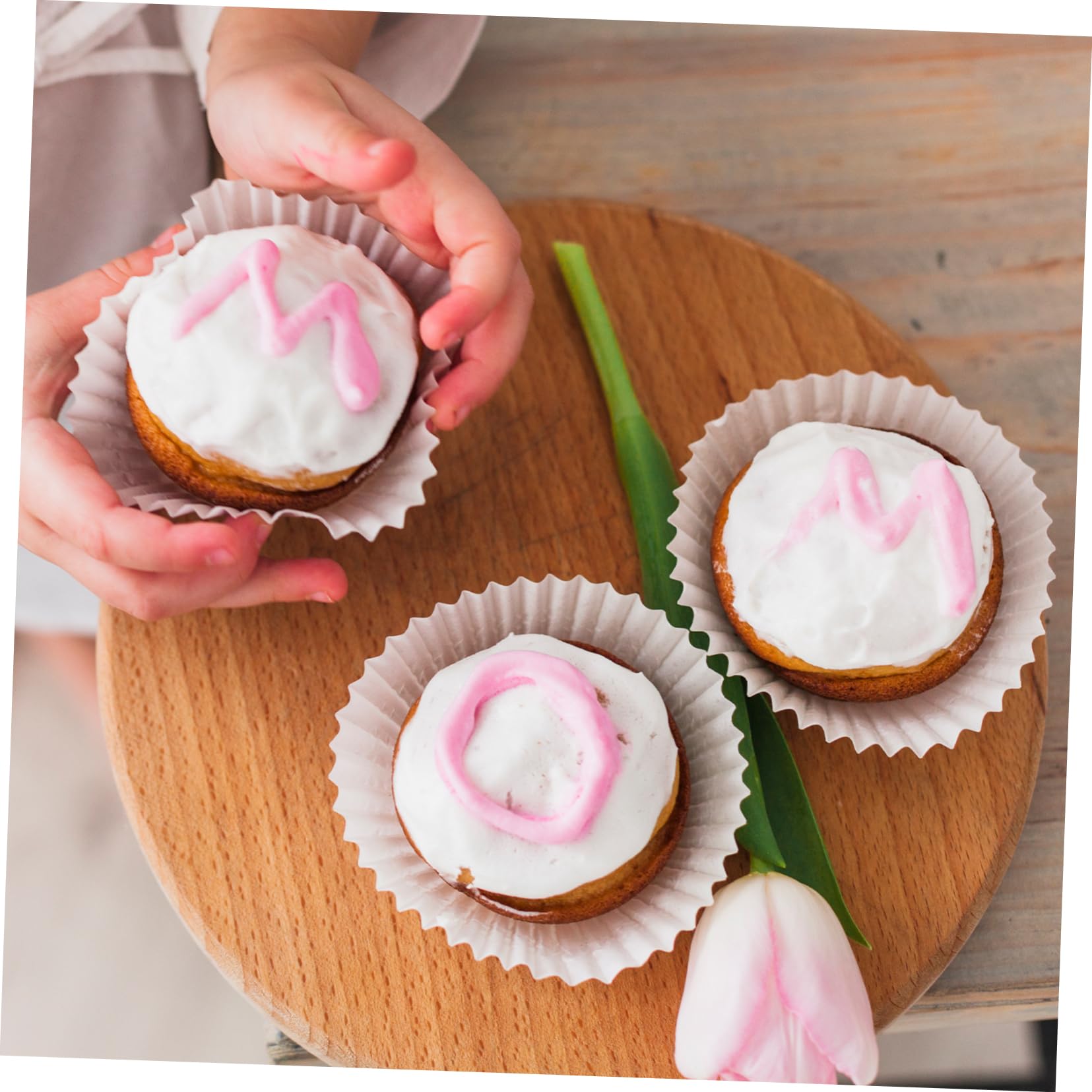 Cabilock 4 Sätze 4 Sets Kuchenform Dessertpapierförmchen Muffinförmchen Tulpen Cupcake Förmchen Backzubehör Cupcake Halter Folien Cupcake Förmchen Mini Cupcake 200 Stück * 4