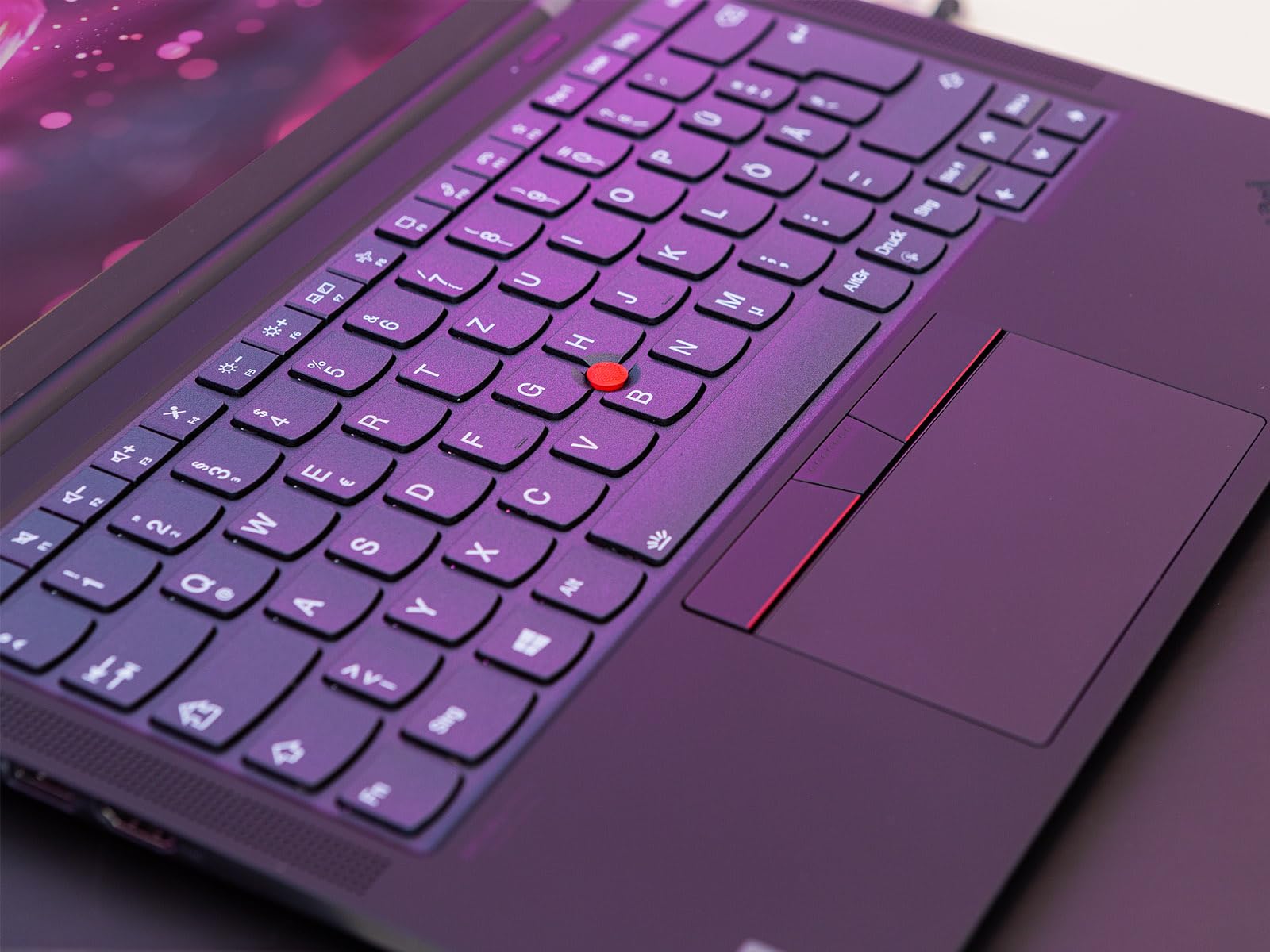 Lenovo ThinkPad X1 Carbon Gen 9, Intel i7 4x3.0 GHz Prozessor, 16