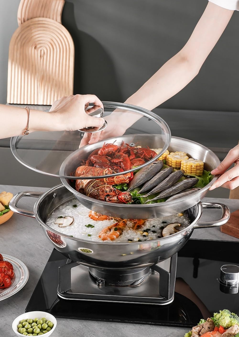 E-2 【美品】木製ハンドル 蒸し器付き 槌目 両手鍋 ステンレス製 E-2 【美品】木製ハンドル 蒸し器付き 槌目 両手鍋 ステンレス製 □在庫