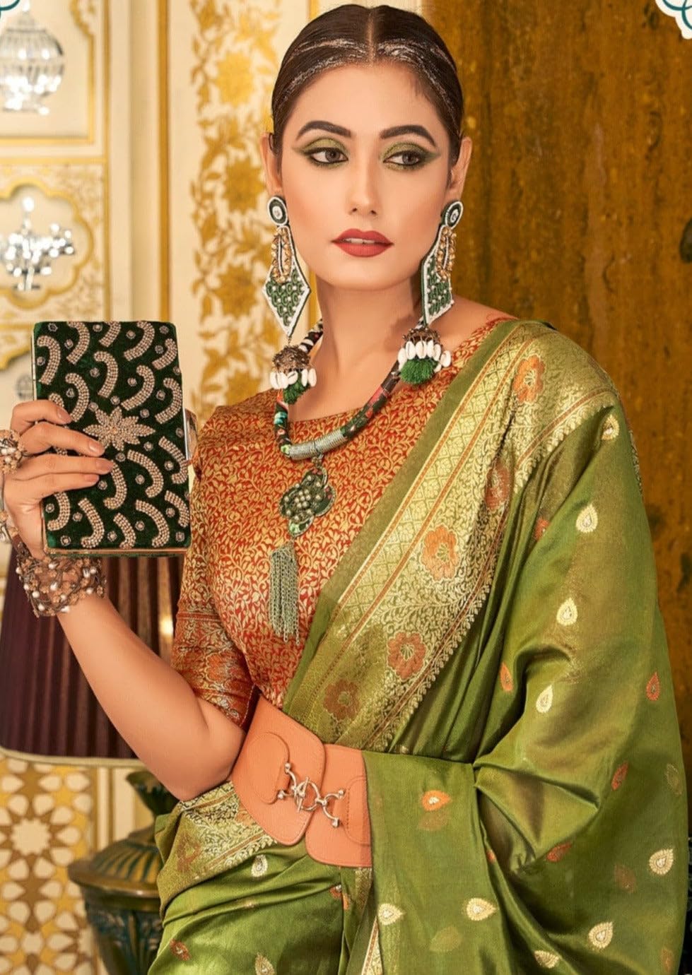 Dhruvi Trendz Women's Jacquard Cotton Silk Saree (Dt-S2331_Green)