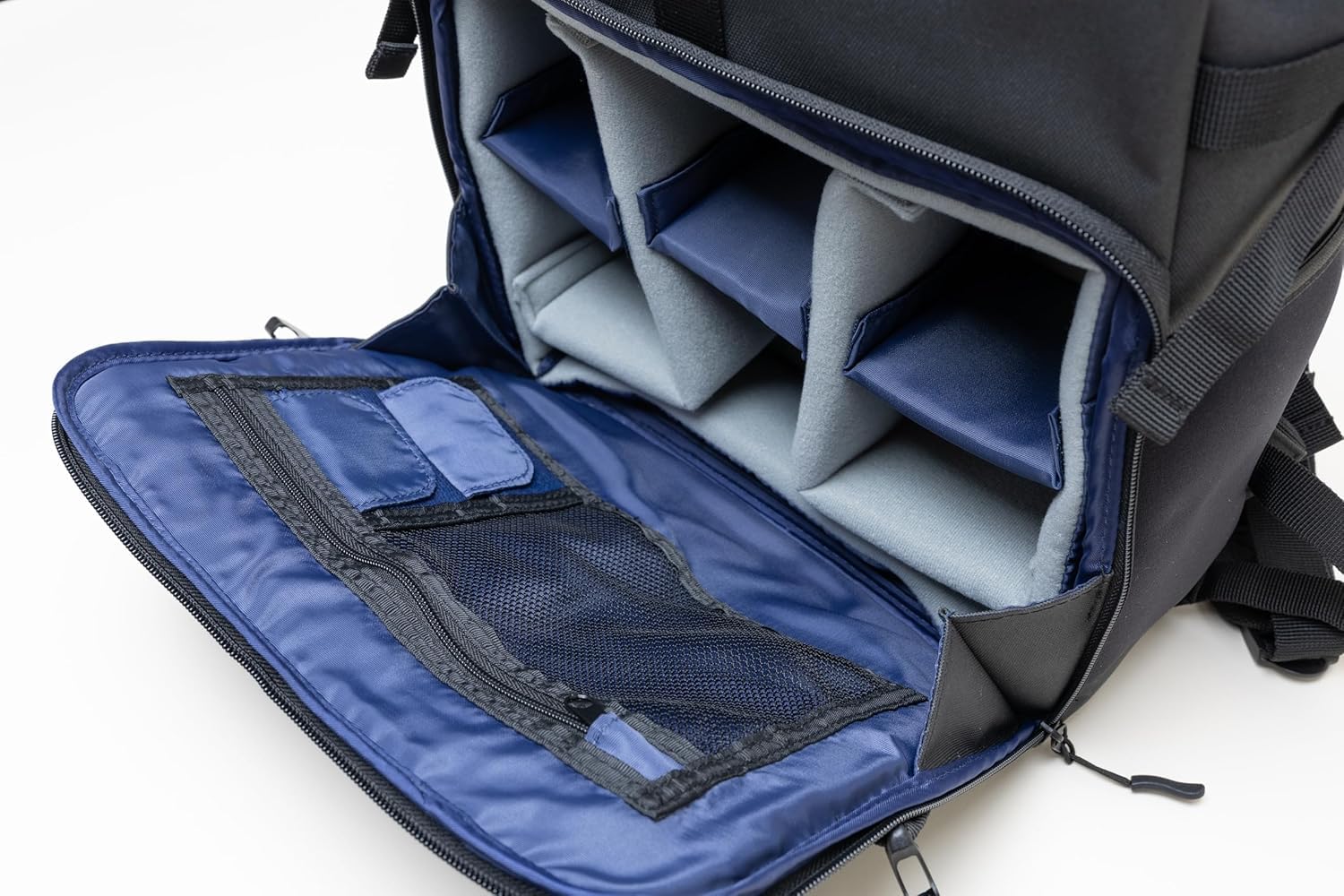 OM SYSTEM Kamera Rucksack mit Roll-Top Design – Fotorucksack | Wasserabweisendes Canvas-Nylon, herausnehmbares Kamerafach, Hüftgurt, breite Schulterpolster – für Foto & Outdoor