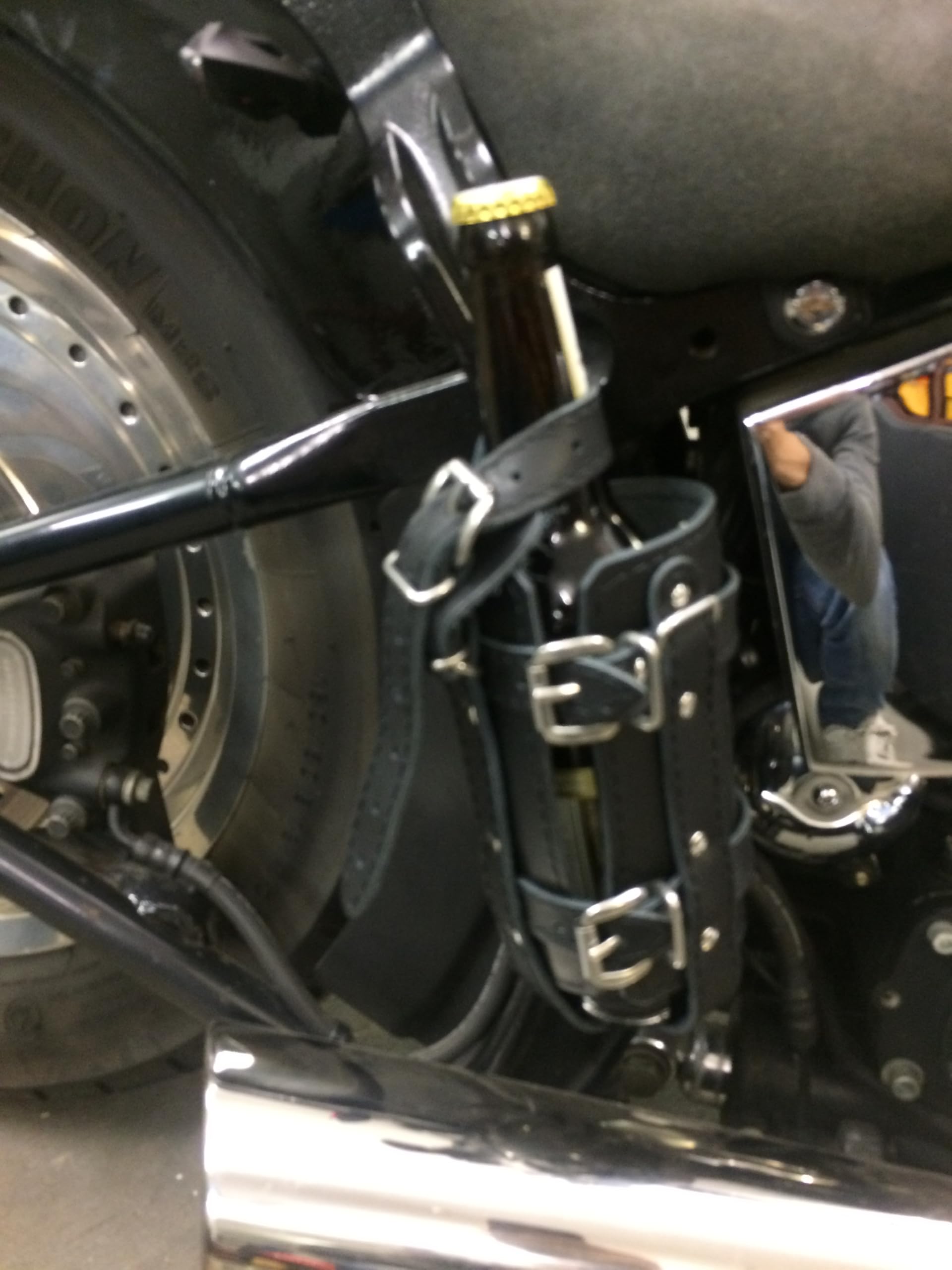 Support de bouteille côté gauche compatible avec Harley Davidson