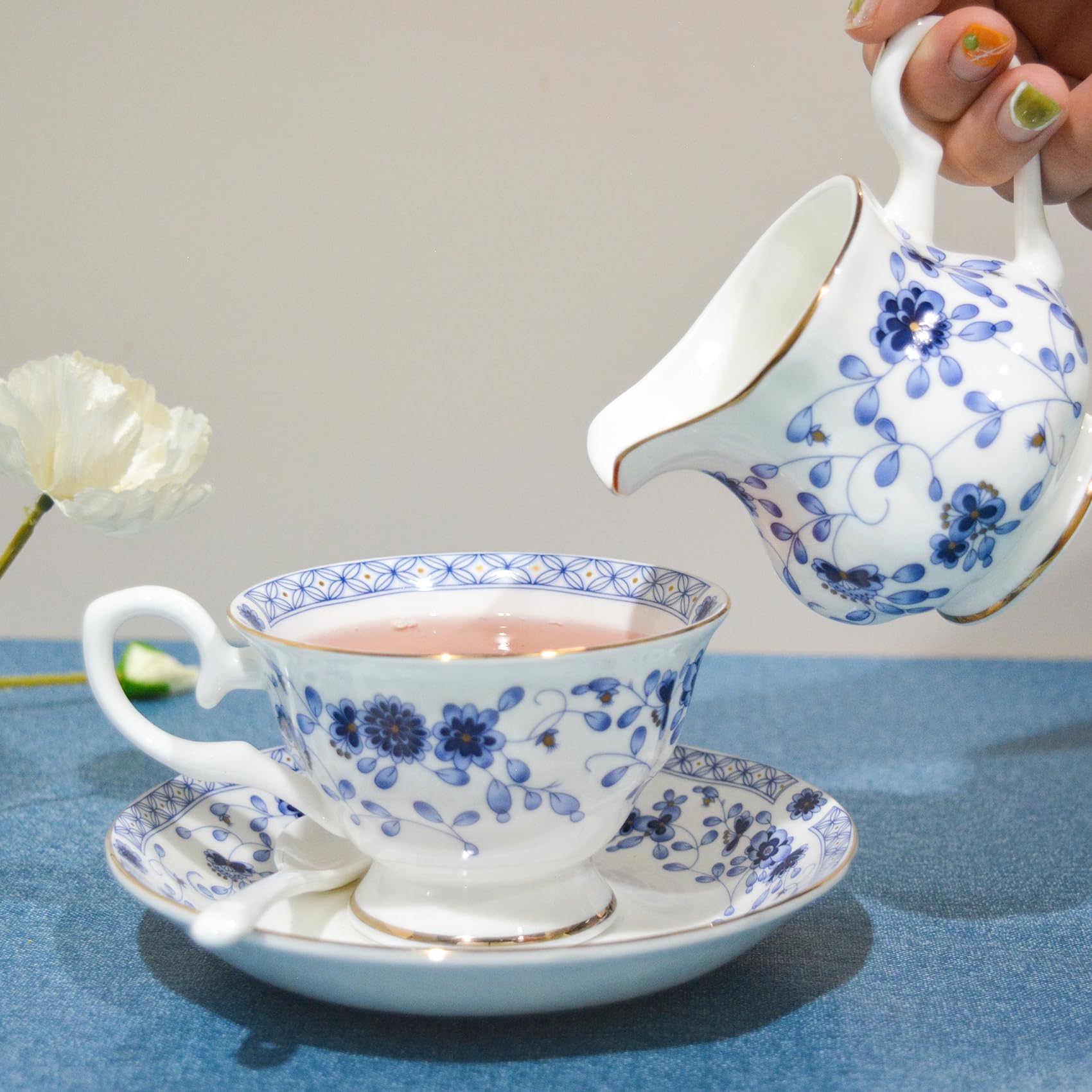 Bone China zestaw do herbaty, 21-częściowy porcelanowy zestaw do herbaty dla dorosłych, filiżanki do herbaty i spodki dla 6 osób, z czajnikiem, łyżkami, cukiernicą, dzbankiem do śmietany,
