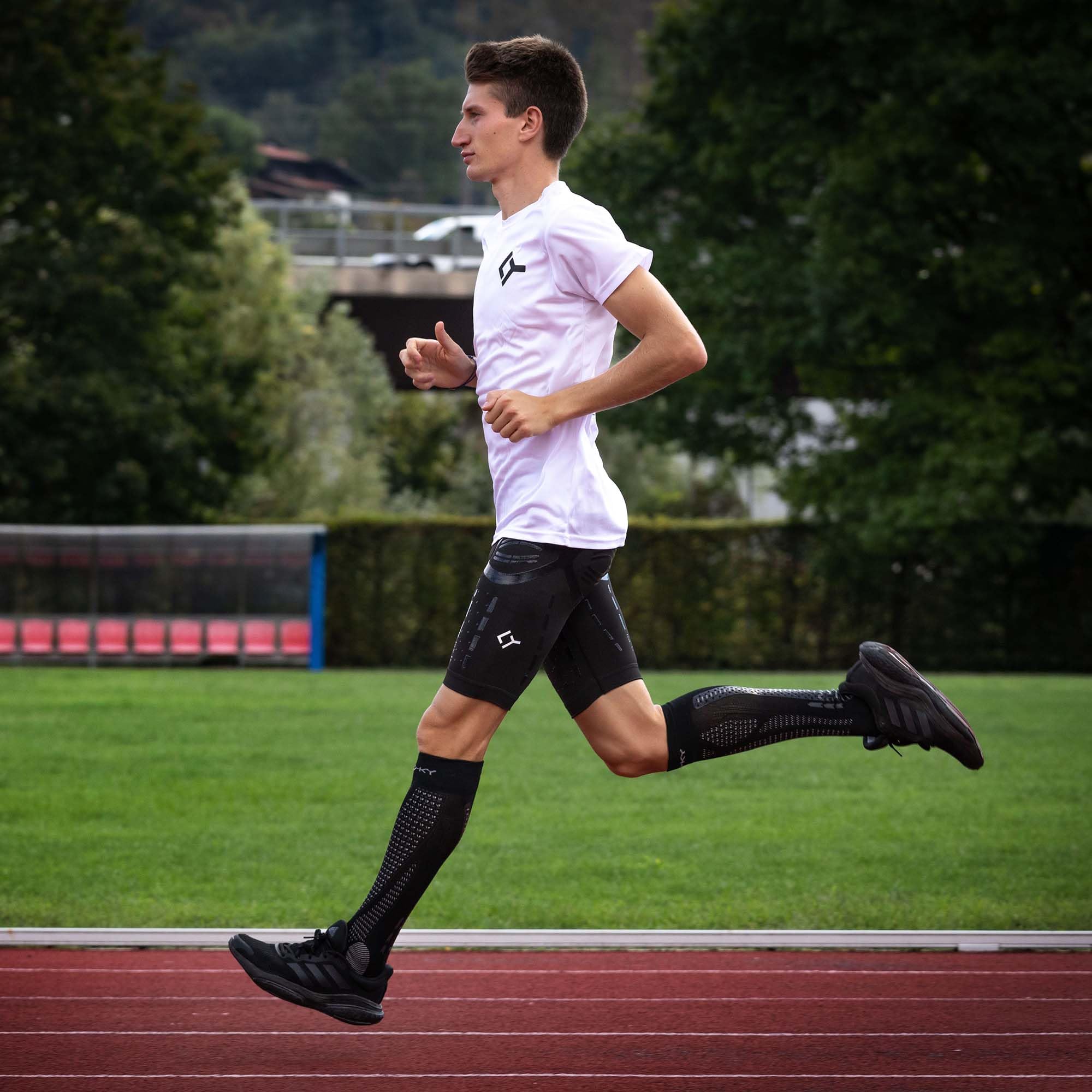 FLOKY, Calze Running Run-Up Long, Calze a Compressione Uomo e Donna, Adatte per attività di Lunga Durata Come Running e Trekking, Protezione dagli infortuni, Aumenta Le Prestazioni, Made in Italy