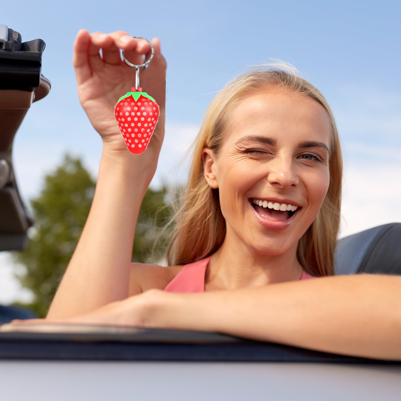 Amazon.co.jp: Riceshoot LEDライトアップストロベリーキーホルダー 30  