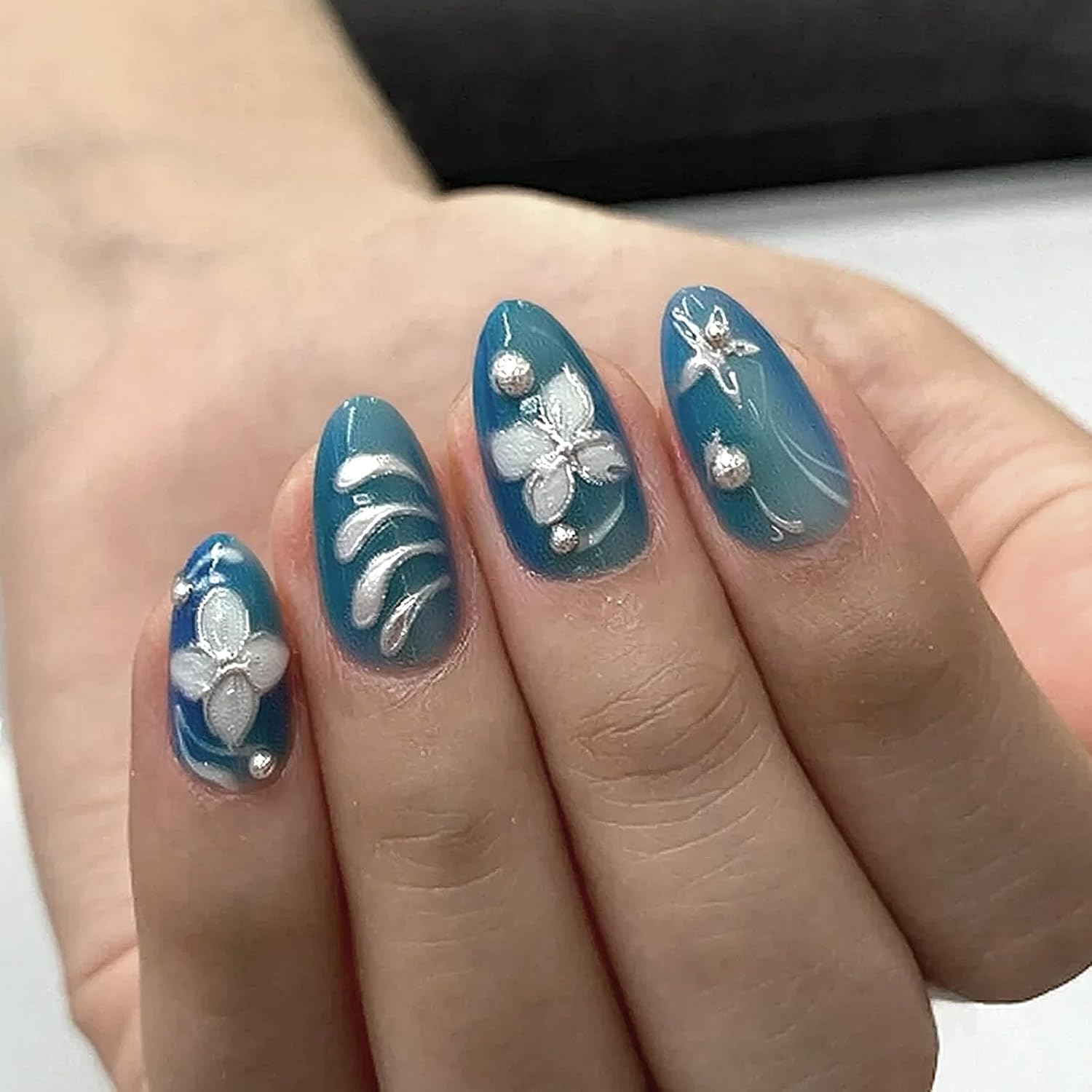 30Pcs Summer Handmade Press on Nails Short Almond Fake Nails with 3D Silver Flower Pearl Design Artificial False Nails Blue Acrylic Nails Press ons Reusable Flower Stick on Nail for Women