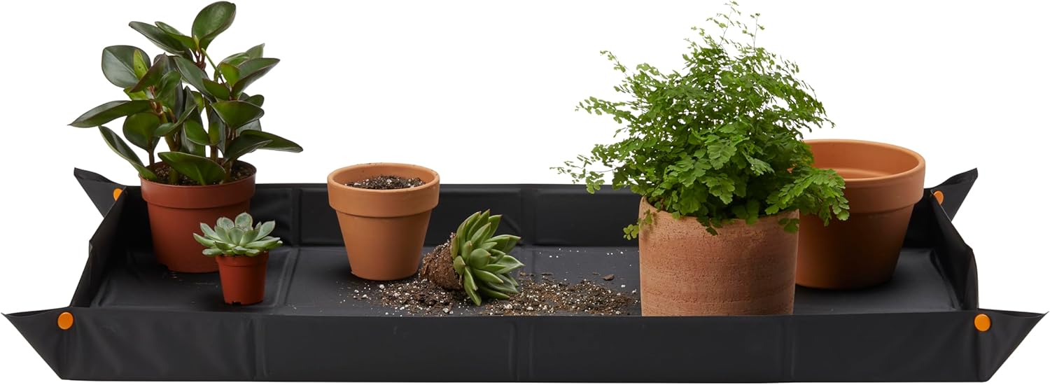 Fiskars Large Repotting Mat for Indoor Garden Transplanting and Soil Mess Control, Foldable and Water Resistant, 32.5" x 17.5"