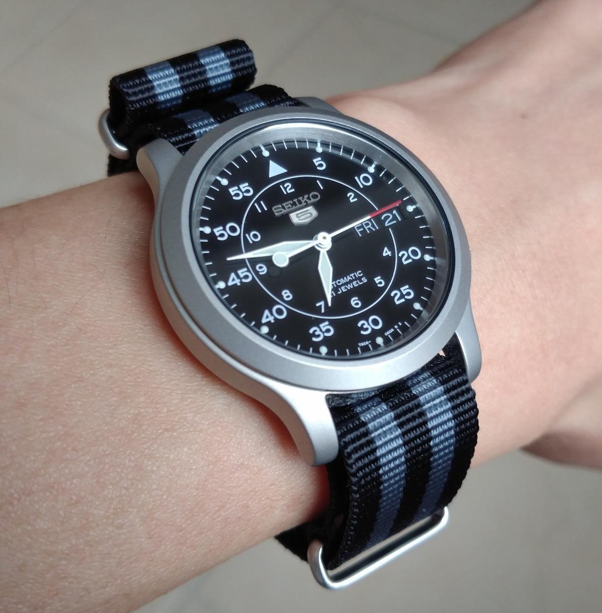 Traseira de vidro do Seiko 5