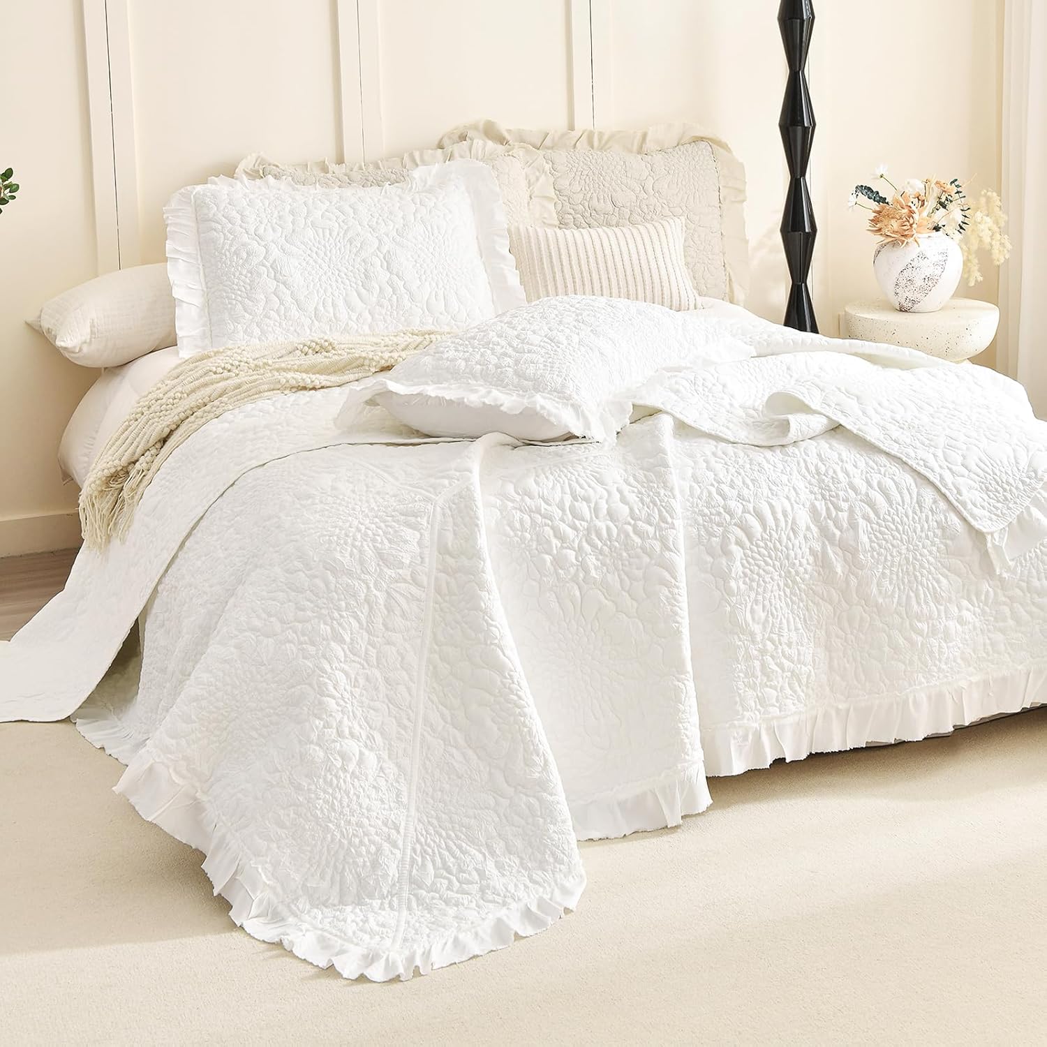 Masaca Oversized King Bedspread 120x120,White Ruffled Oversized King Quilt,3 Piece Lightweight Farmhouse Shabby Boho Chic Rustic Crinkled Stone-Washed California King Bedding Set for All Season