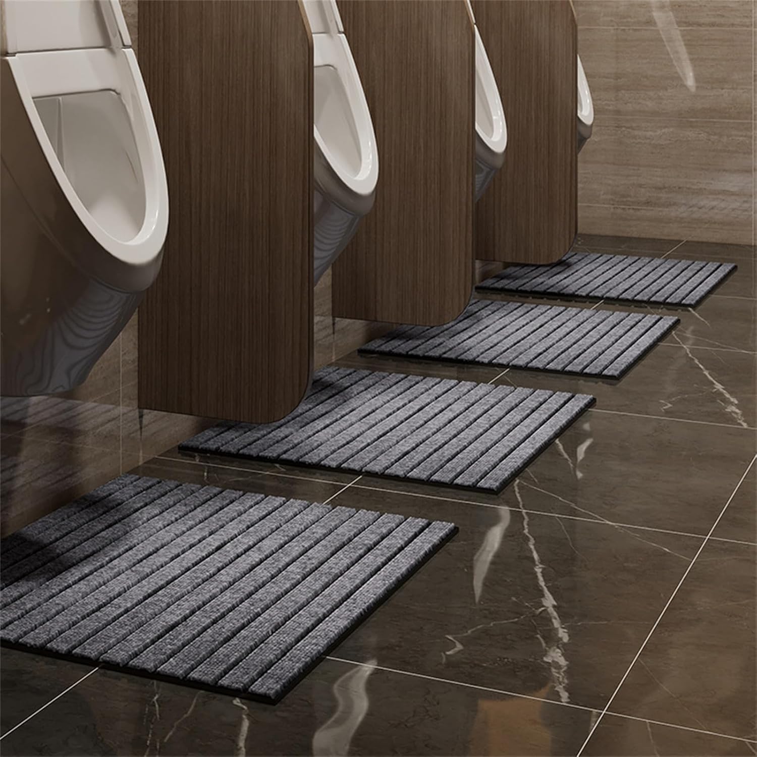 Tapis d’urinoir absorbant pour urin : protégez vos sols de WC des projections tenaces