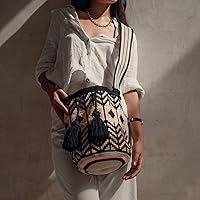 Vista 5 de Traditional WAYUU Bag, Original Crochet Crossbody, Handmade Colombian Bucket Bag, Ethical Purse, Artisanmade Mochila.
