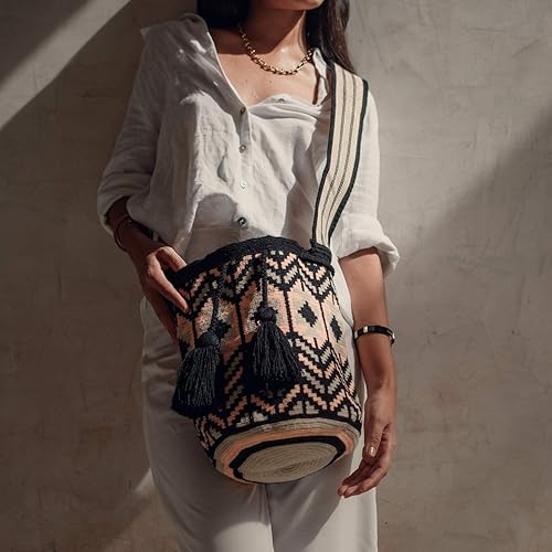 Miniatura 5 de Traditional Best-Selling WAYUU Bag, Original Crochet Crossbody, Handmade Colombian Bucket Bag, Ethical Purse, Artisanmade Mochila. (Kitty)