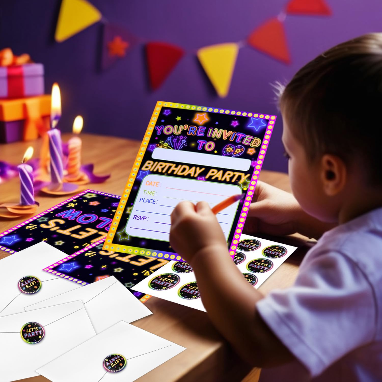 20Pcs leuchtende Party Einladungen Sets mit Umschlägen Let's Glow Neon Party Favors Geburtstag Einladungskarten für Kinder Geburtstag Party Einladungen Zubehör, 17 x 12cm