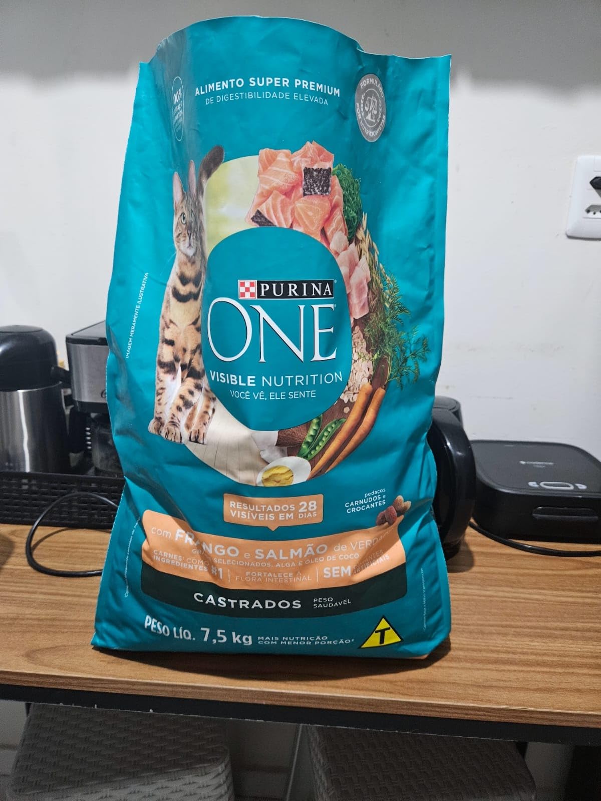 Purina One – Ração para Gatos Adultos Castrados, Frango e Salmão, 7,5kg Purina One – Ração para Gatos Adultos Castrados, Frango e Salmão, 7,5kg