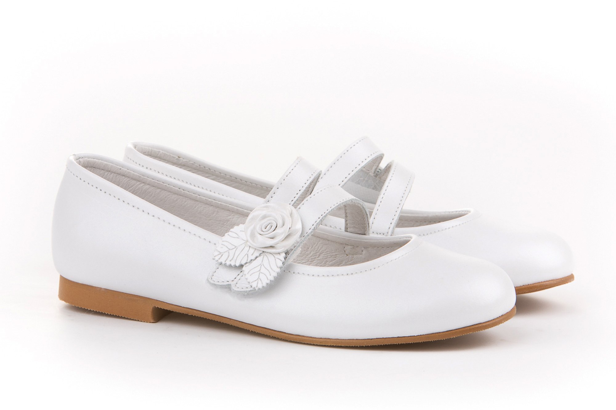 Zapatos de niña Fabricados en Piel para Ceremonia. Calzado de niña Hecho a Mano - MiPequeña Modelo 990v Color Beige.