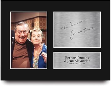 HWC Trading Jean Alexander & Bernard Youens Coronation Street Gifts Printed Signed Autograph Picture for TV Show Fans - A4