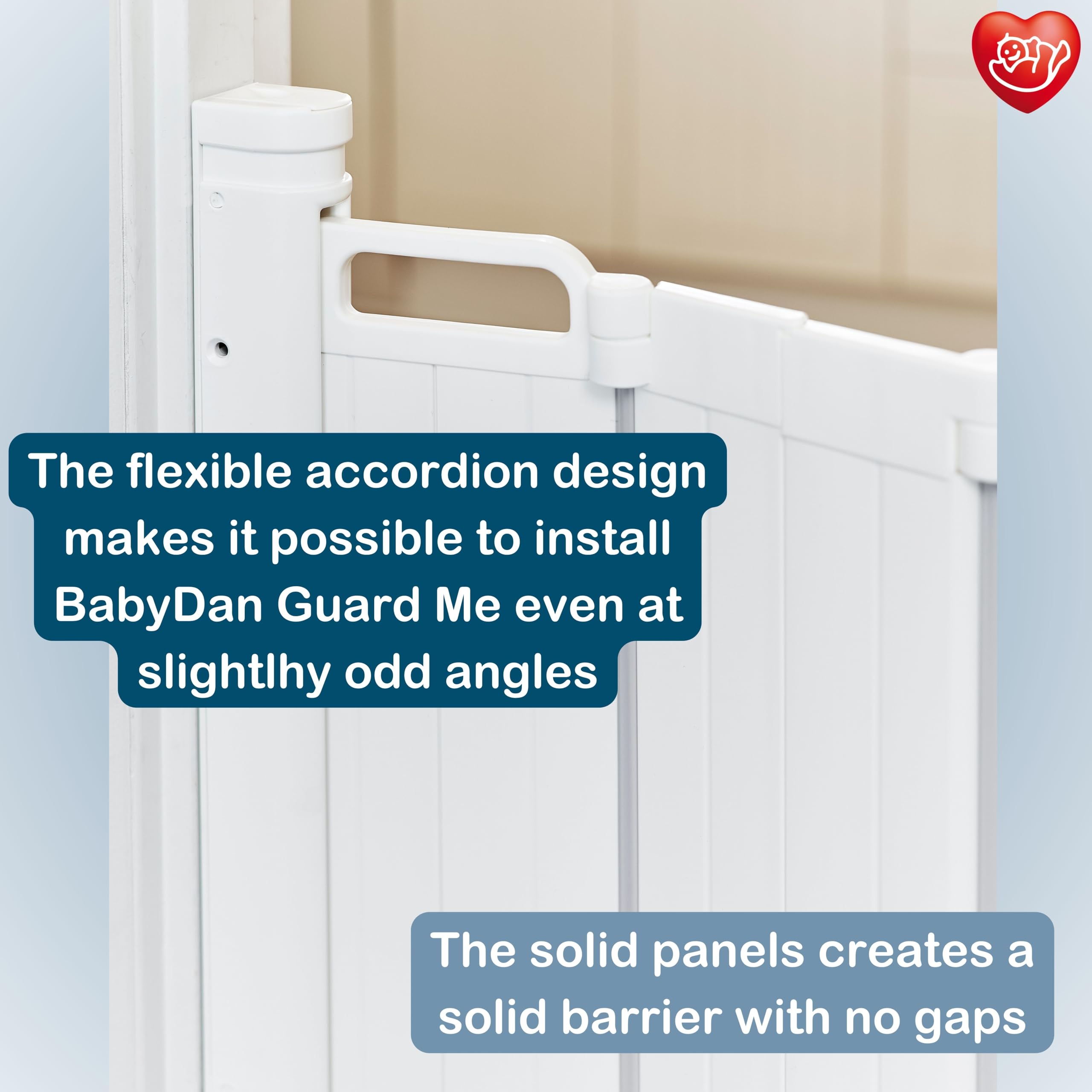 BabyDan Guard Me, Auto Einziehbares Treppenschutzgitter, passt für Öffnungen zwischen 55-89 cm, Weiß, Hergestellt in Dänemark - Babygitter/Sicherheitsgitter (Haustiergitter/Hundegitter)