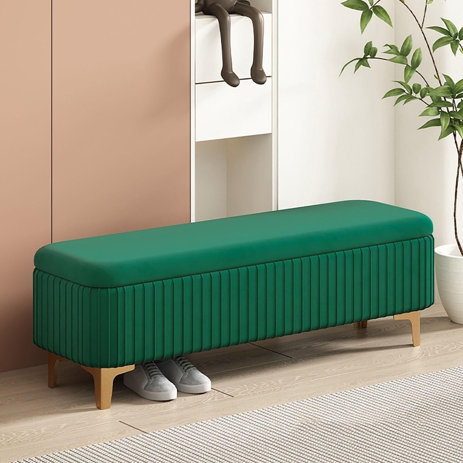 Repose-pieds de rangement capitonné en velours vert pour cacher le désordre du salon