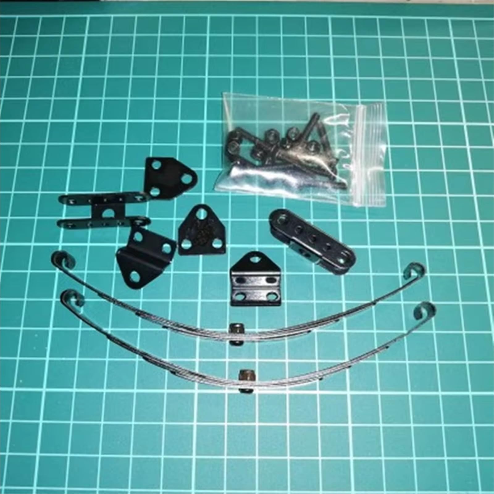 RC Accessoire De Pièce Compatible avec Axial pour SCX10 F350 D90 TF2 pour Tamiya 1/10 RC Crawler Car Truck 4Pcs Dur pour Lame pour Barre De Suspension À Ressort