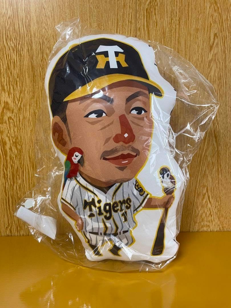 阪神タイガースとマッカノーズデザインとコラボレーションしたグッズです。 阪神タイガース×マッカノーズ ダイカットクッション、エコバッグ