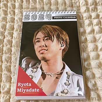 カレンダー(宮舘涼太) Amazon.co.jp: 宮舘涼太 2024 フォトカレンダー 卓上 舘様