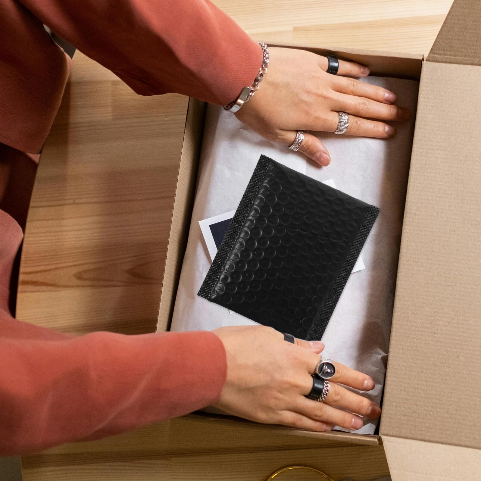 100piezas Bolsas de Correo Autosellables Burbujas Negras de Impermeables y Resistentes Desgarros para Envíos Pequeños y Protección de Paquetes