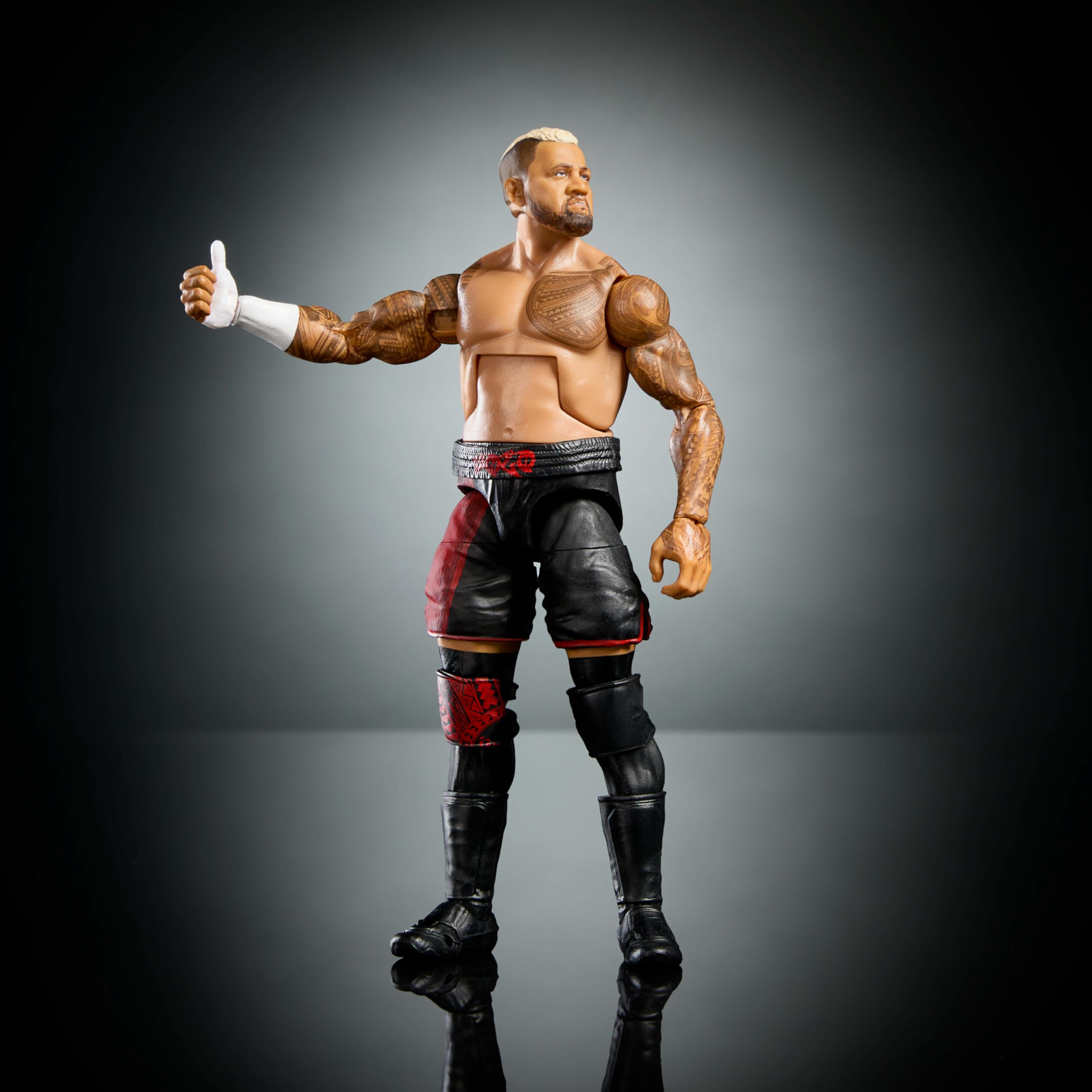 Mattel WWE Elite Collection Top Picks Sola Sikoa Figurka akcji i akcesoria do kolekcjonowania z wymiennymi rękami, pierścieniem, 25 punktów artykulacji