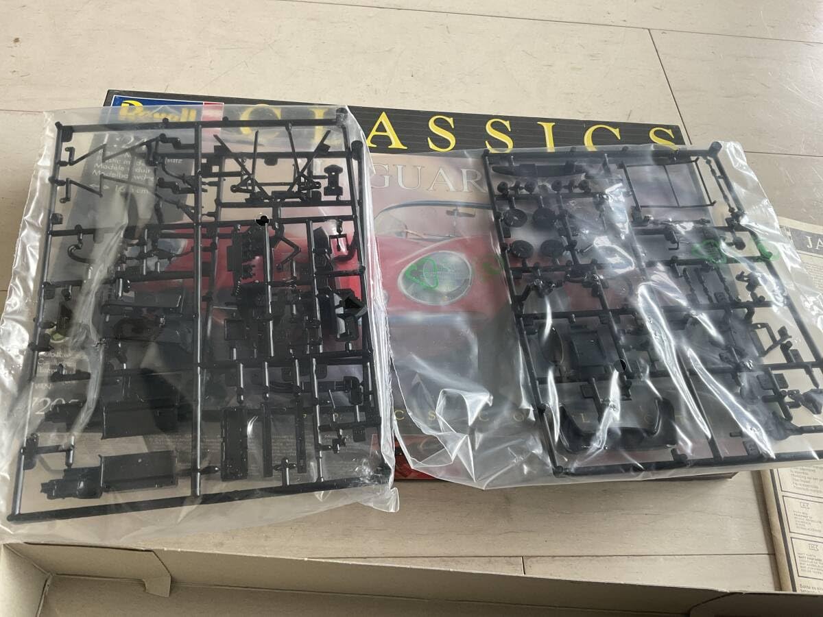 Amazon | 1/24 Revell JAGUAR XK SS/ドイツレベル ジャガー XK