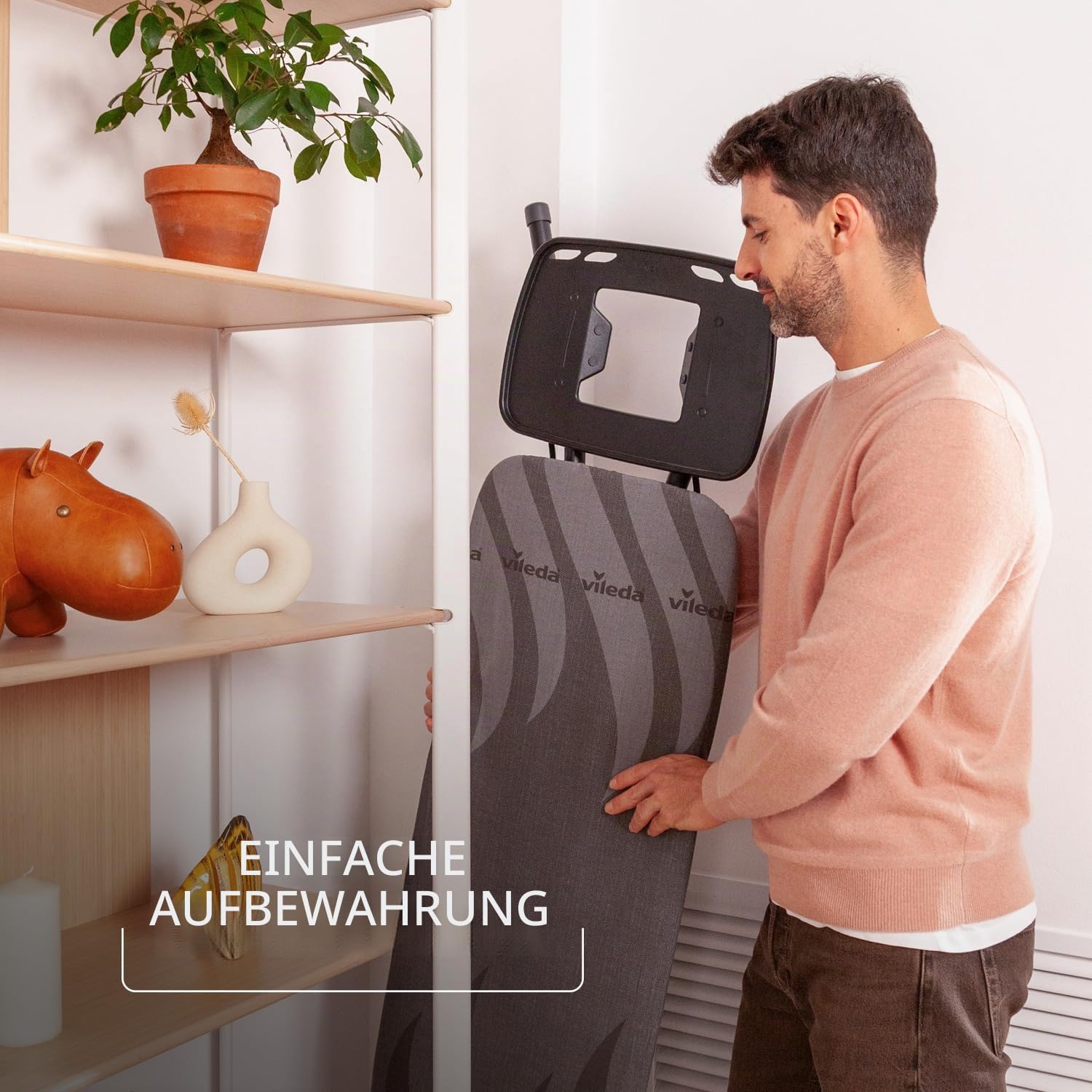 Vileda Bügelbrett TOTAL Reflect Ultimate |extra schnelles Bügeln|extra robust| breite Bügelfläche| höhenverstellbar| XXL‑Ablage| leicht zusammenklappbar| einfache Aufbewahrung| Comfort-Pack