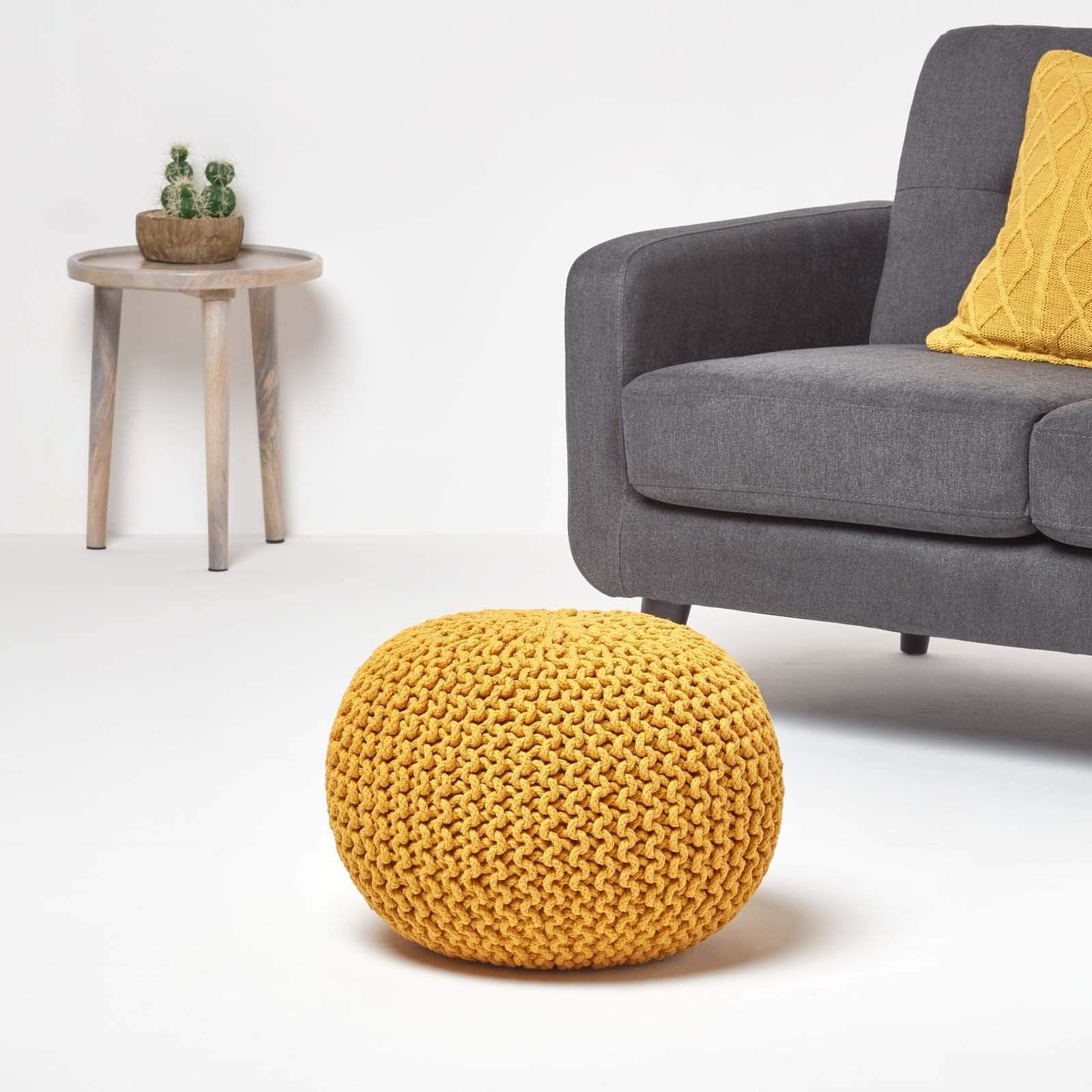 Homescapes Pouf Strickpouf rundes Bodenkissen, Sitzpouf 35 x 40 cm, gepolsterter Sitzhocker, Sitzpuff/Puff mit grob gestricktem Bezug aus 100% Baumwolle, Strickpuff, Senf