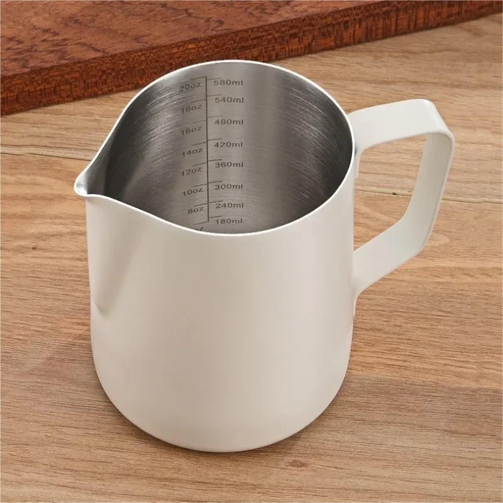 Dzbanek na mleko ze stali nierdzewnej 350ML 600ML dzbanek do spieniania mleka kawy 304 precyzyjna skala Barista profesjonalne naczynie kawiarniane(600ml Beige)