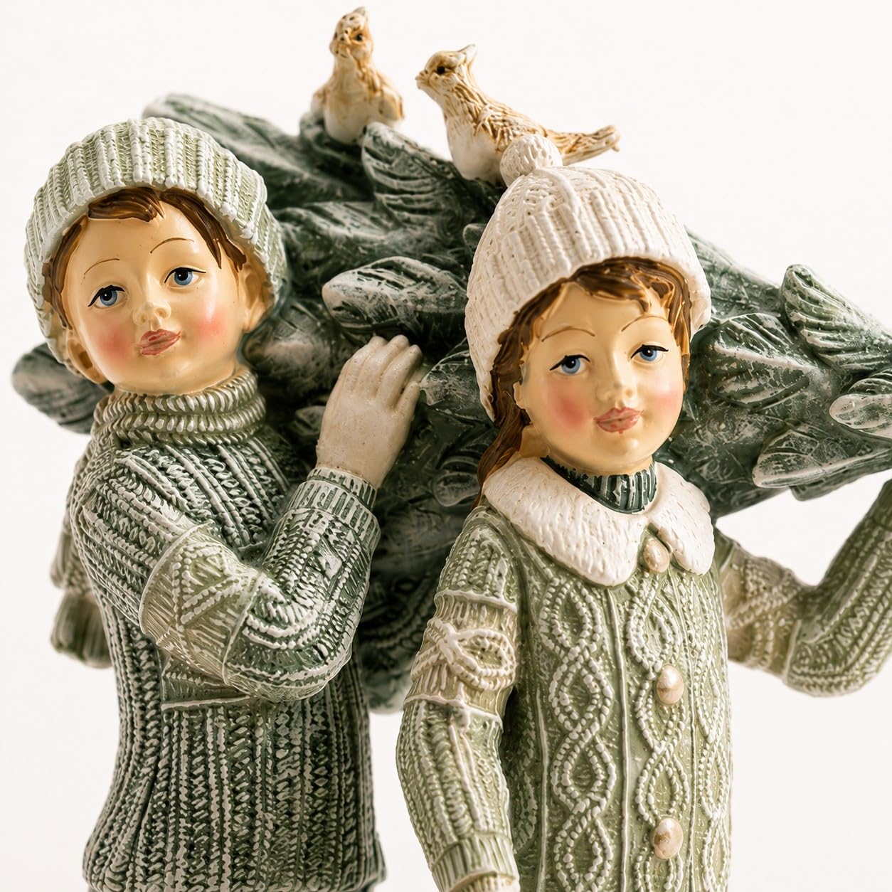 Deko-Figuren Winter-Kinder Mädchen & Junge mit Tannenbaum & Vögeln Pastellfarben Weihnachts-Dekoration in weiß Creme & grün Weihnachten Weihnachtsschmuck Advent Winter Geschenk-Idee