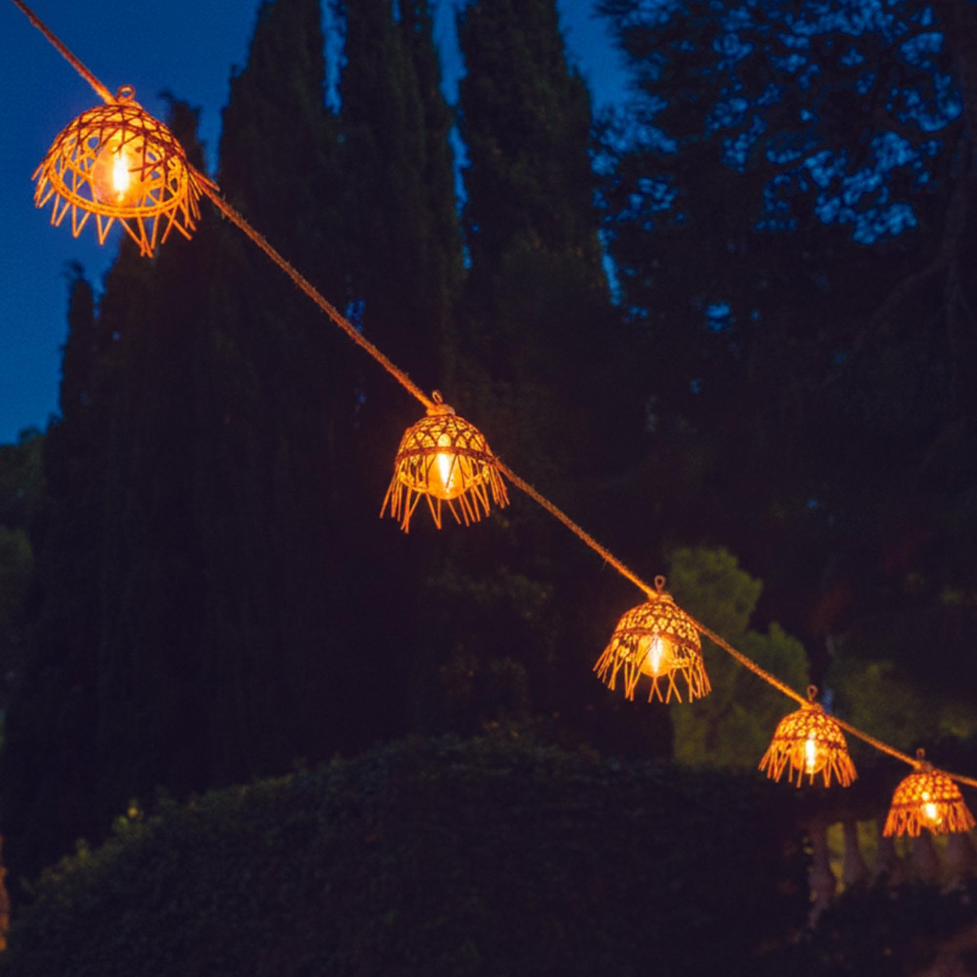 Ghirlanda luminosa esterna 10 paralume esotico paglia MINI HAWAI LIGHT HYBRID LED bianco caldo 8m solare e su settore