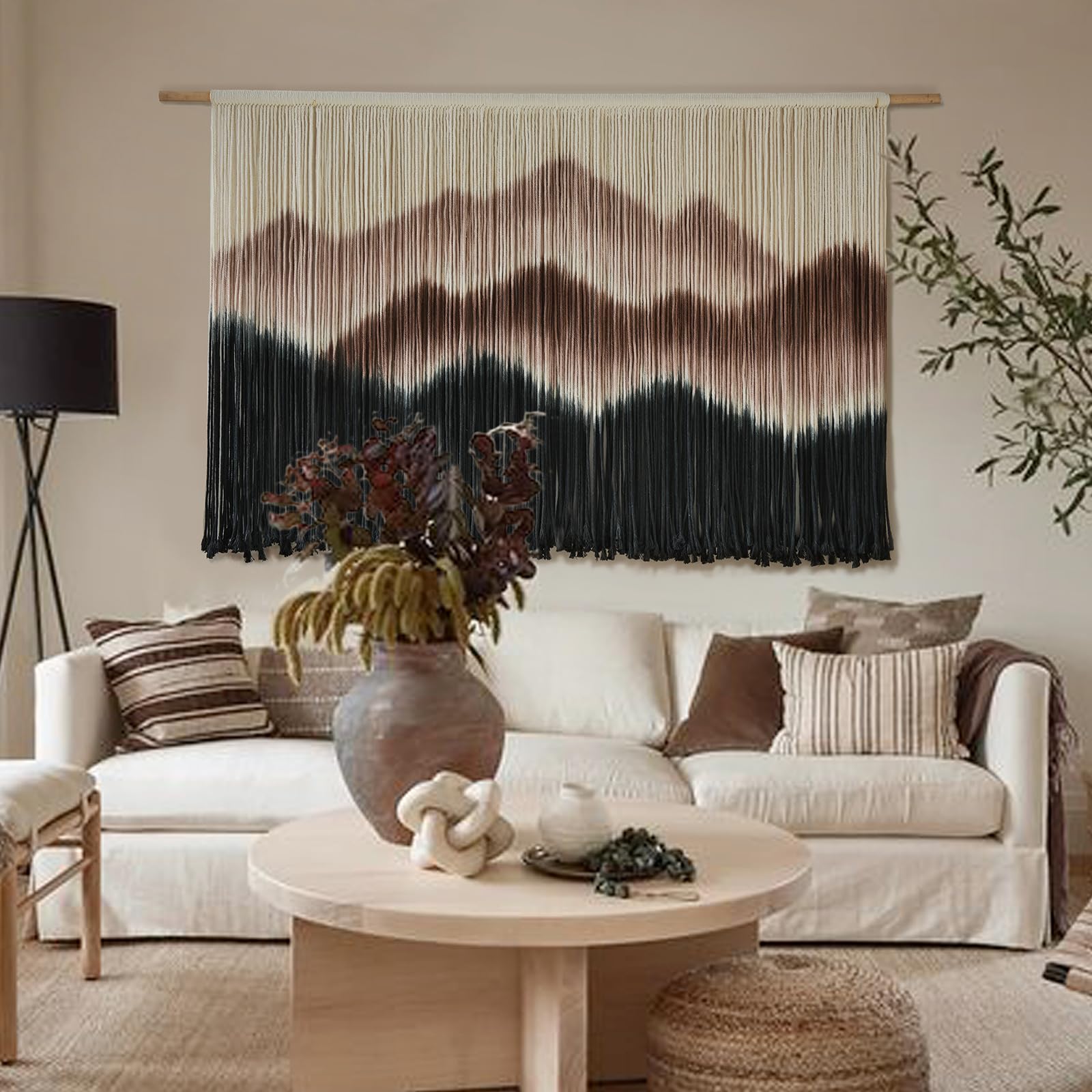 IOWER Makramee-Wandbehang – 57" B x 35" L – „Brown Mountain“ (Dip-Dyed) – Großes, modernes Wanddekor aus Textilkunst im Boho-Stil