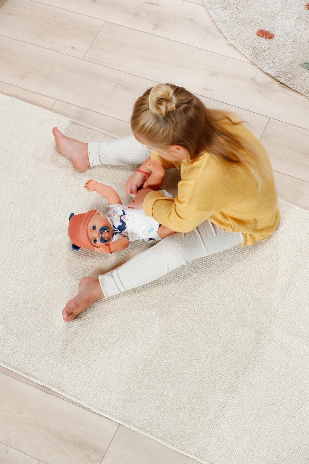 BABY Born Emma lalka w stylu dżungli – 43 cm duża lalka niemowlęca – 10 funkcji w zestawie akcesoria i śpioszki w kolorach unisex – działa bez baterii – nadaje się dla dzieci od 3 lat
