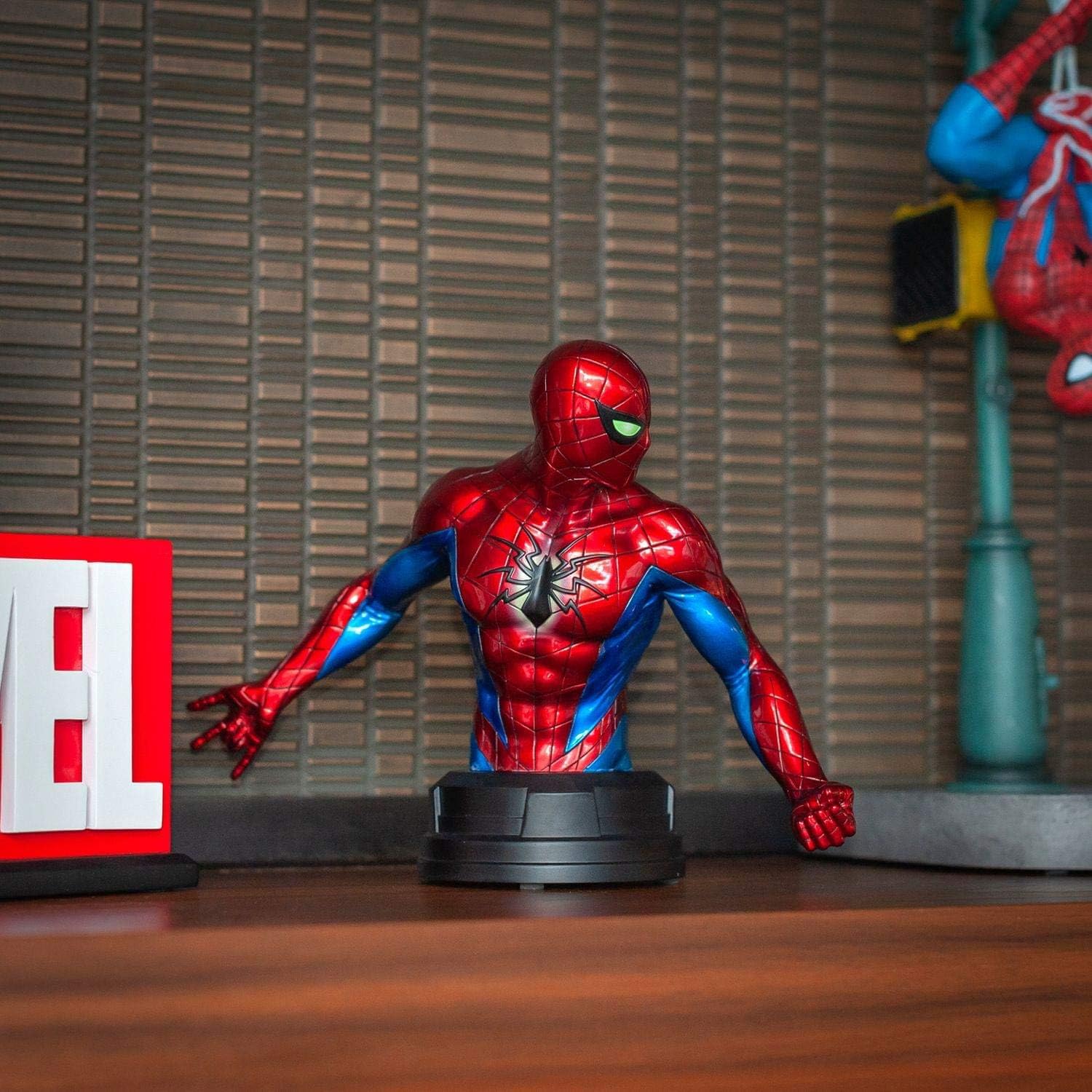 Entertainment Earth Spider-Man Mark IV Suit Mini Bust