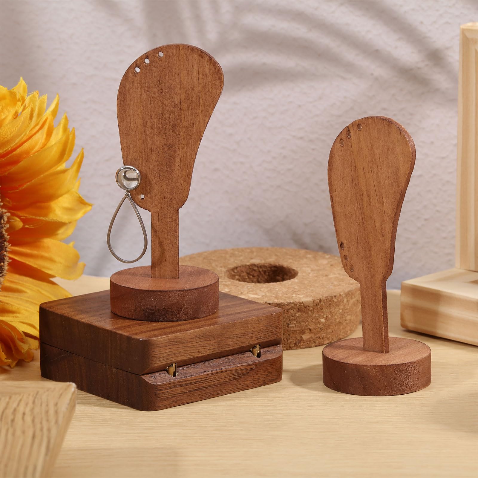 CHGCRAFT 2 soportes de exhibición de pendientes de madera en forma de oreja, organizador de aretes en forma de oreja, estante de exhibición de joyas para exhibición de joyas, soporte de encimera