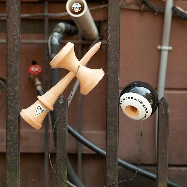 Foto 5 de 8 de KROM Pro Kendama de Madera para Principiantes y avanzados - Pop LOL Negro
