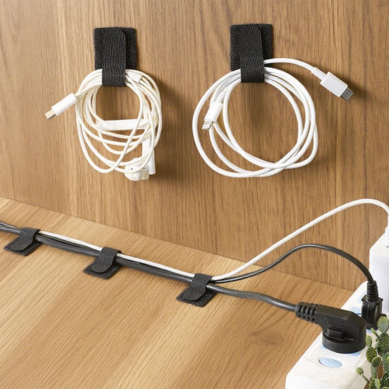 40 Pezzi (Due Dimensioni) Cable Management, Autoadesivo Clip Cavo, Fermacavi Adesivi, Riutilizzabili, Morbidi e Anticollisione, Applicabile a Uffici e Famiglie (Nero)