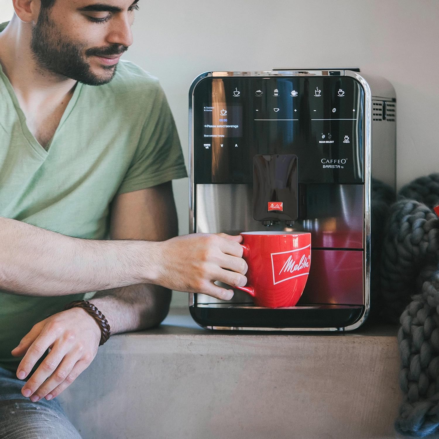 Melitta Barista T Smart Argent, Machine à Café à Grains avec Broyeur et Système One Touch, Mode 1 à 2 Tasses, Cafetière Connectée, Écran Couleur TFT, F831-101