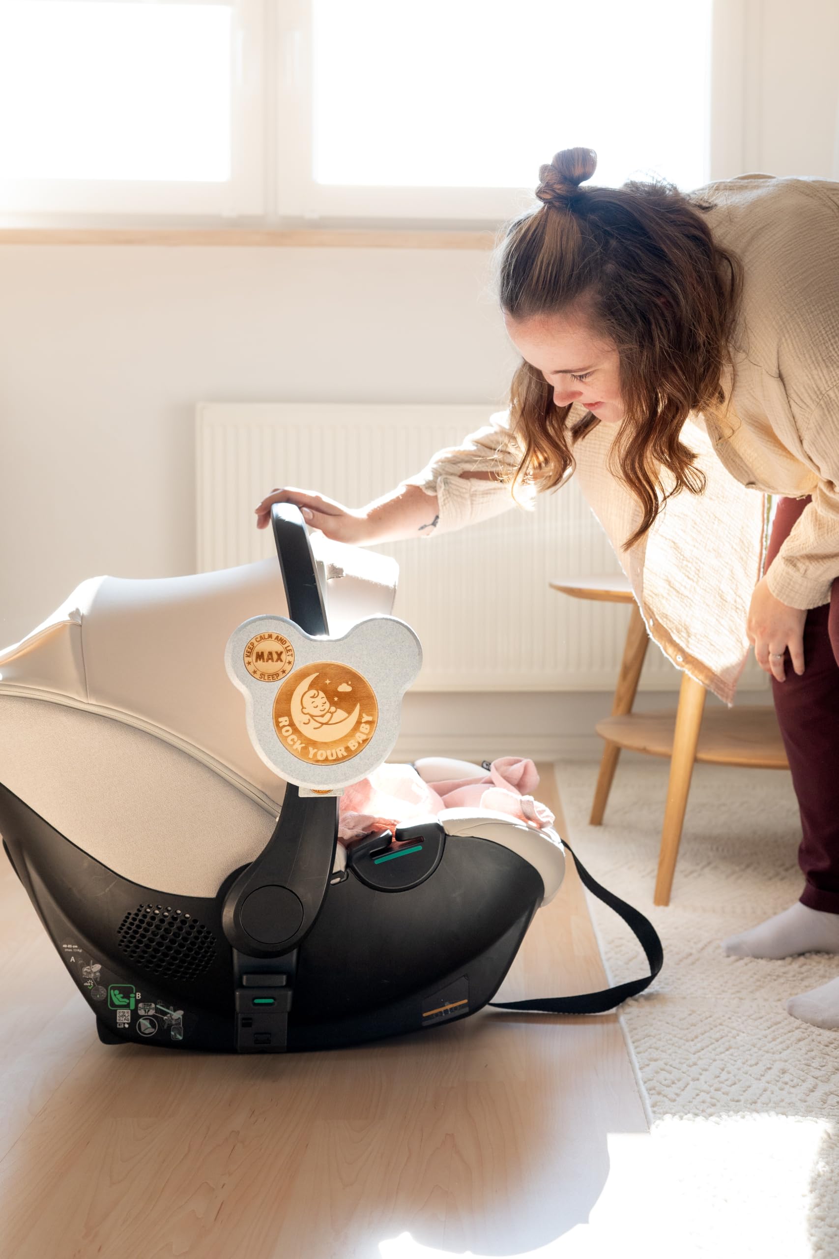 ROCK your BABY 3-in-1 Schaukelantrieb für Babyschale, Kinderwagen, Schaukelwiege & mehr – bis zu 8 Std. Akku – individualisierbare Musik - Handmade in Germany (Wald Grün)