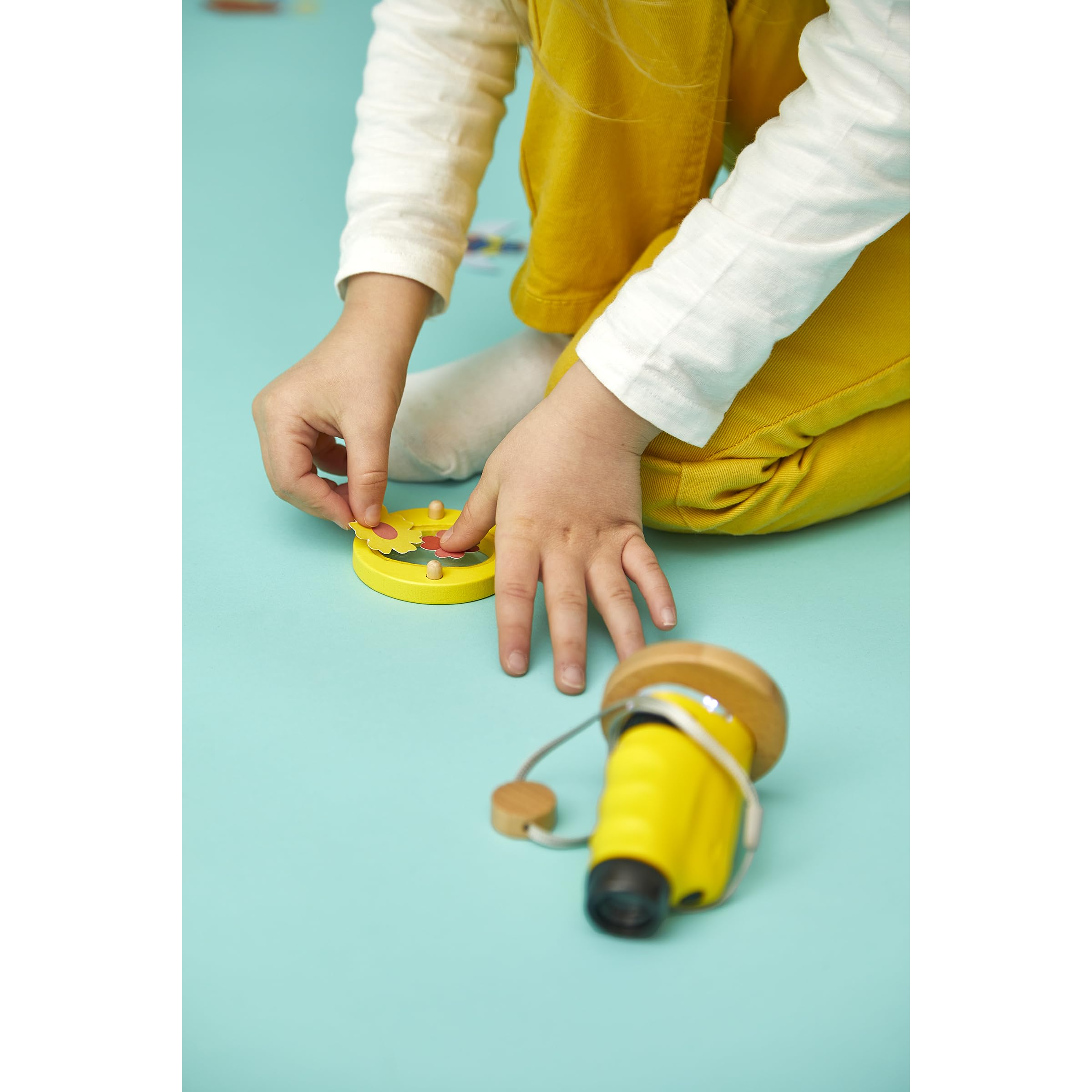 Janod - Microscope de Poche Nomade Enfant - Grossissement 50x-250x + Support en Bois - Idéal Découverte de la Nature et du Jardin Dès 3 Ans