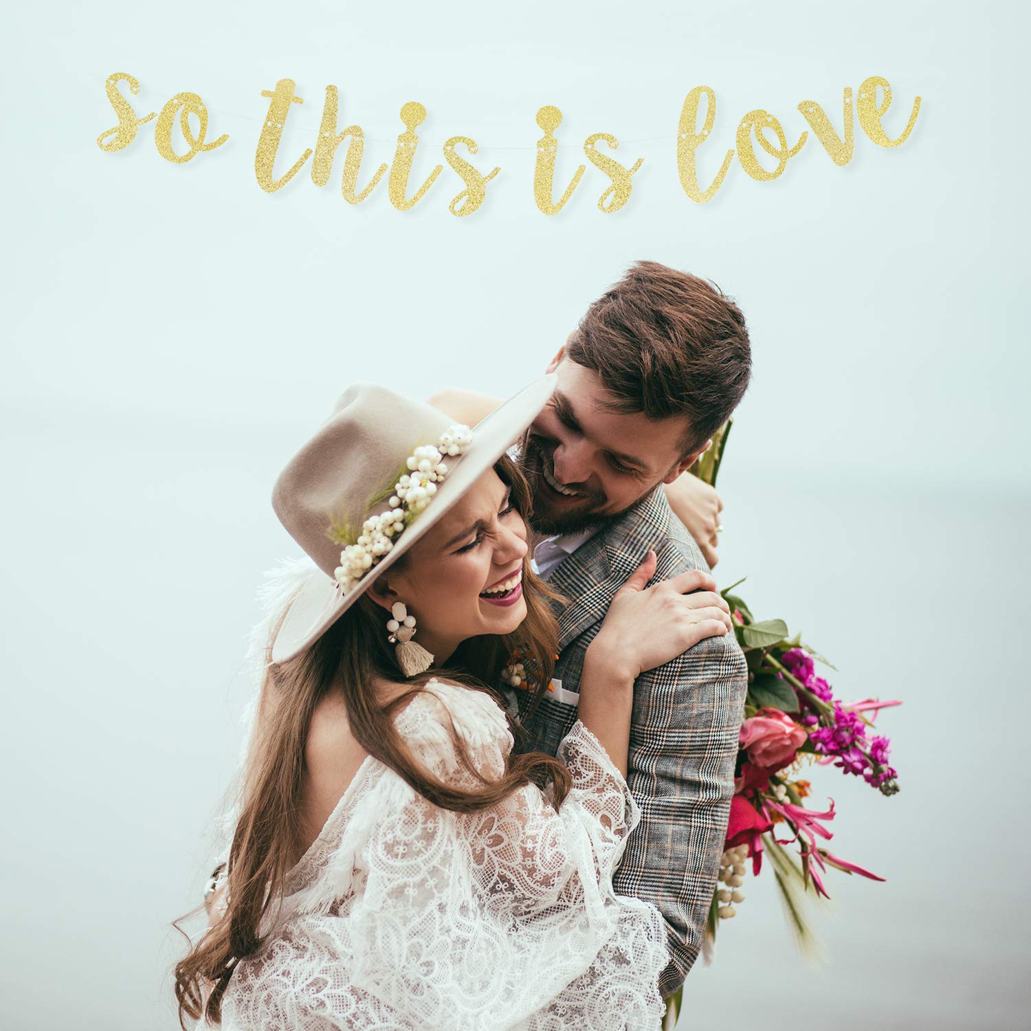 'So This is Love' złoty brokat kursywny skrypt chorągiewki baner walentynki ślub rocznica kremowa impreza dekoracja stół znak ścienny - nie wymaga majsterkowania