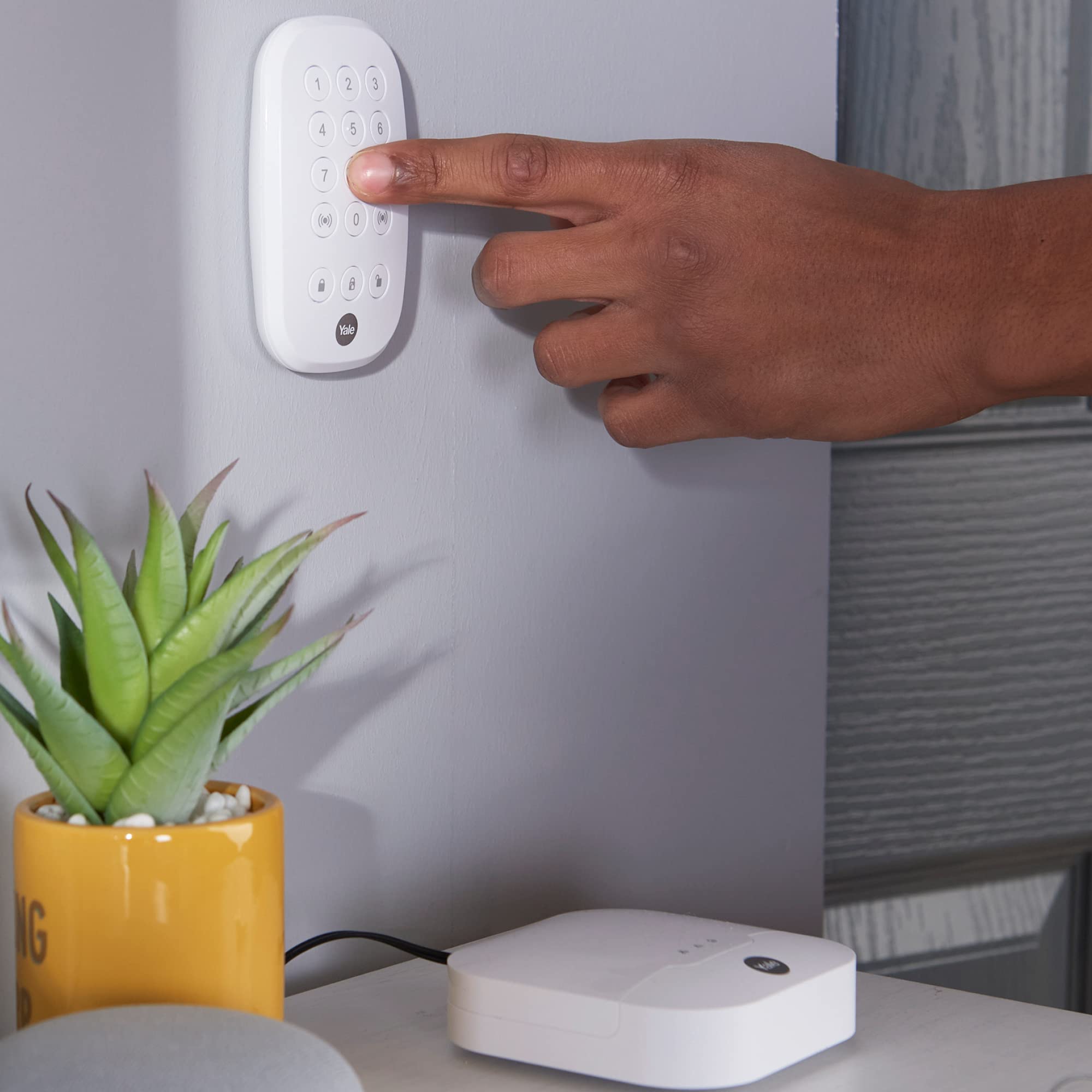 Alarma Smart Home Sync Yale-Starter Kit con Teclado Integrado con Alexa
