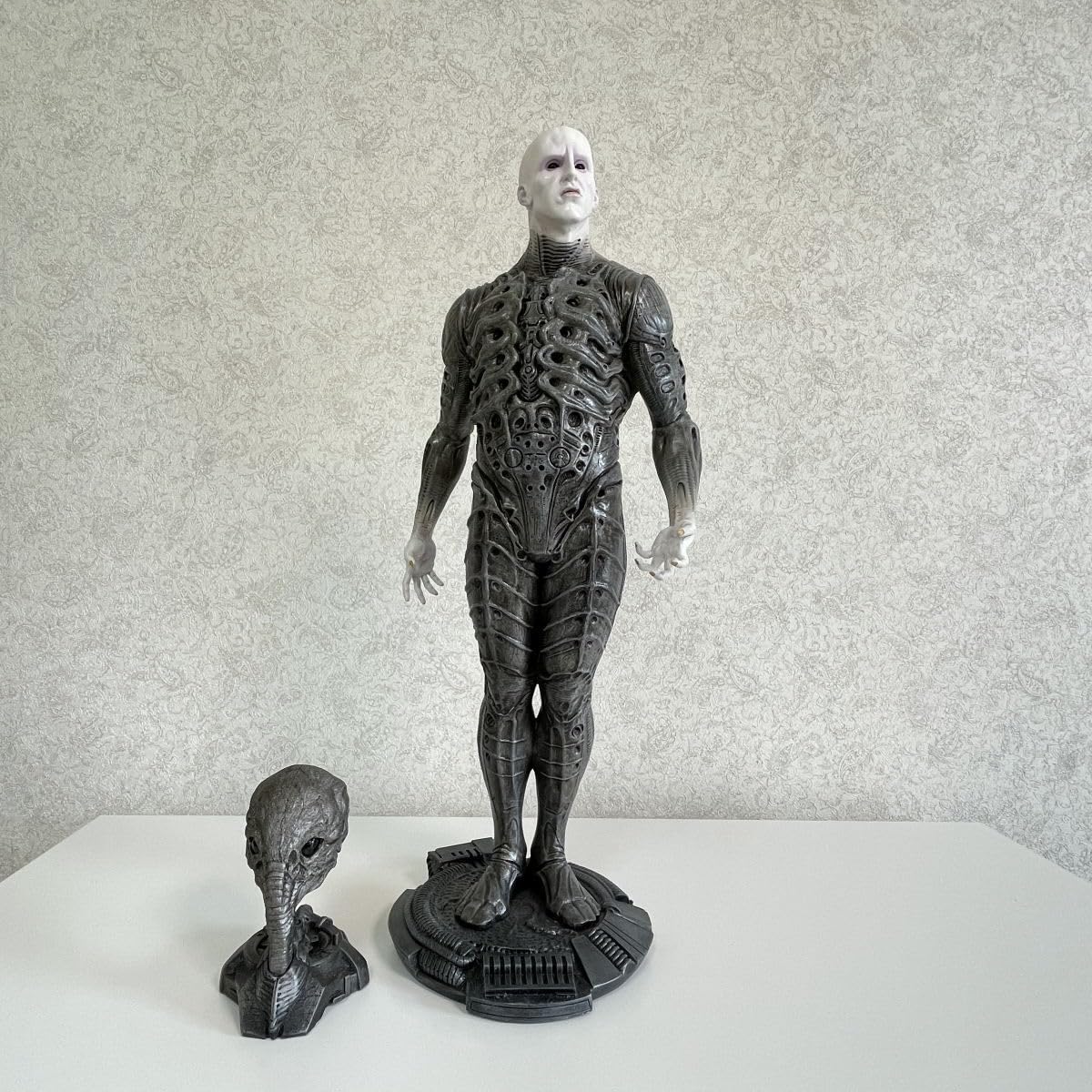 Amazon.co.jp: 同様サイドショー プロメテウス エンジニア スタチュー