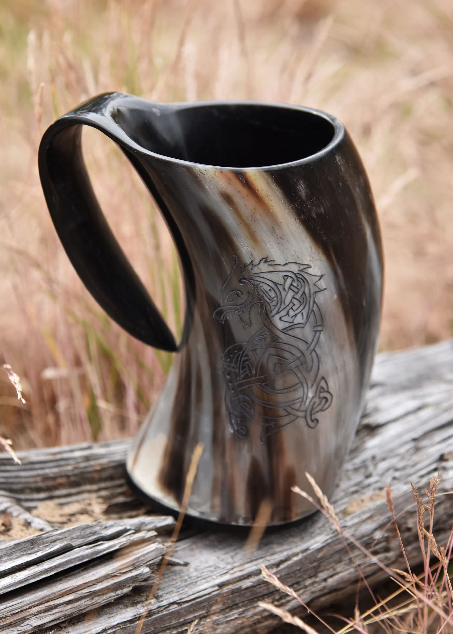 Battle-Merchant | Wysokiej jakości kufel do piwa Wikingów z rogu z motywem Fenrir | Grawerowany kufel Horn Fenriswolf | Średniowieczny kufel do piwa o pojemności do 800 ml