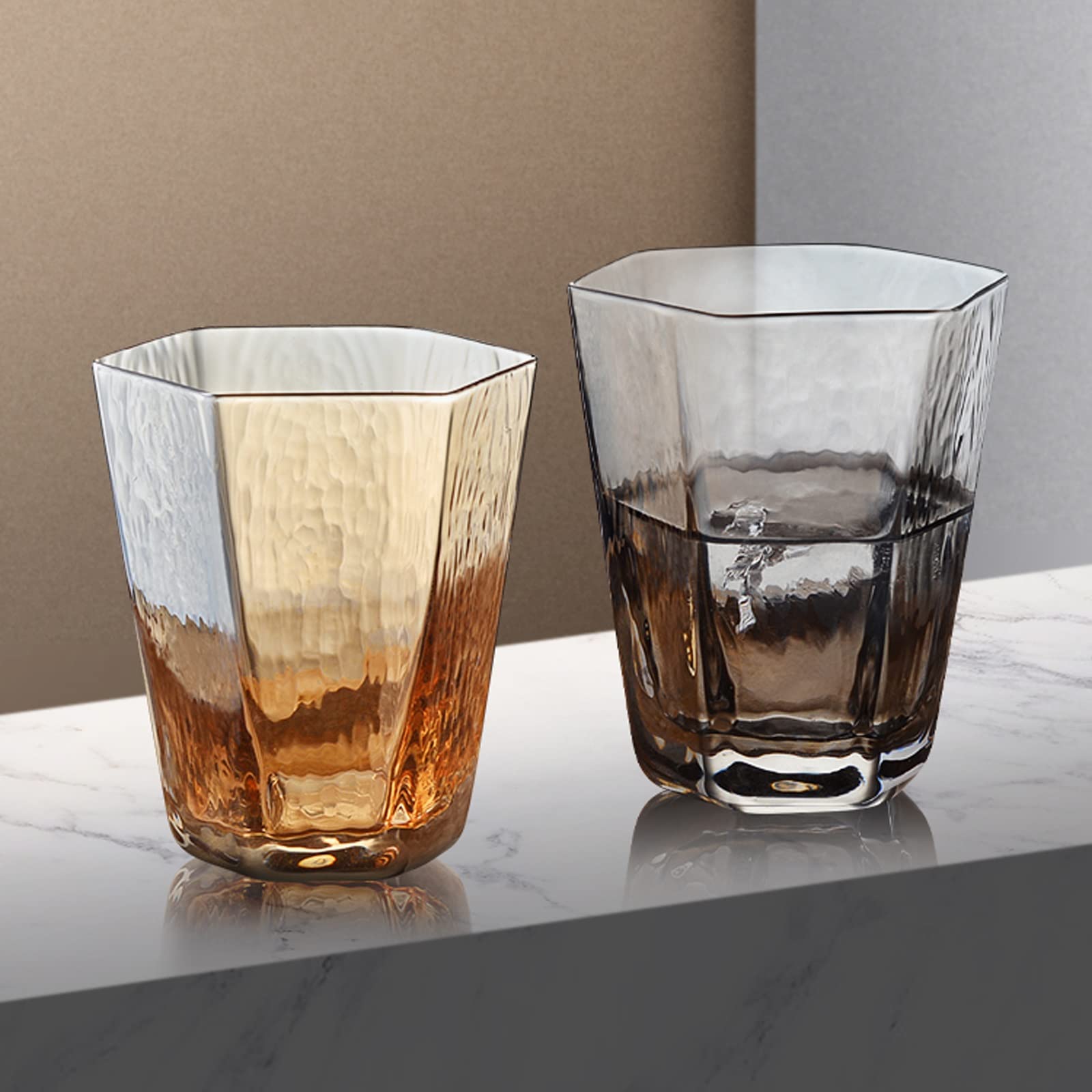 Szklanki do wody Domowe szklanki do picia (zestaw 4 sztuk) Szklany kubek Elegancki design do domu i kuchni Idealny do restauracji, barów, imprez Szklane kubki (Kolor: B) (D)