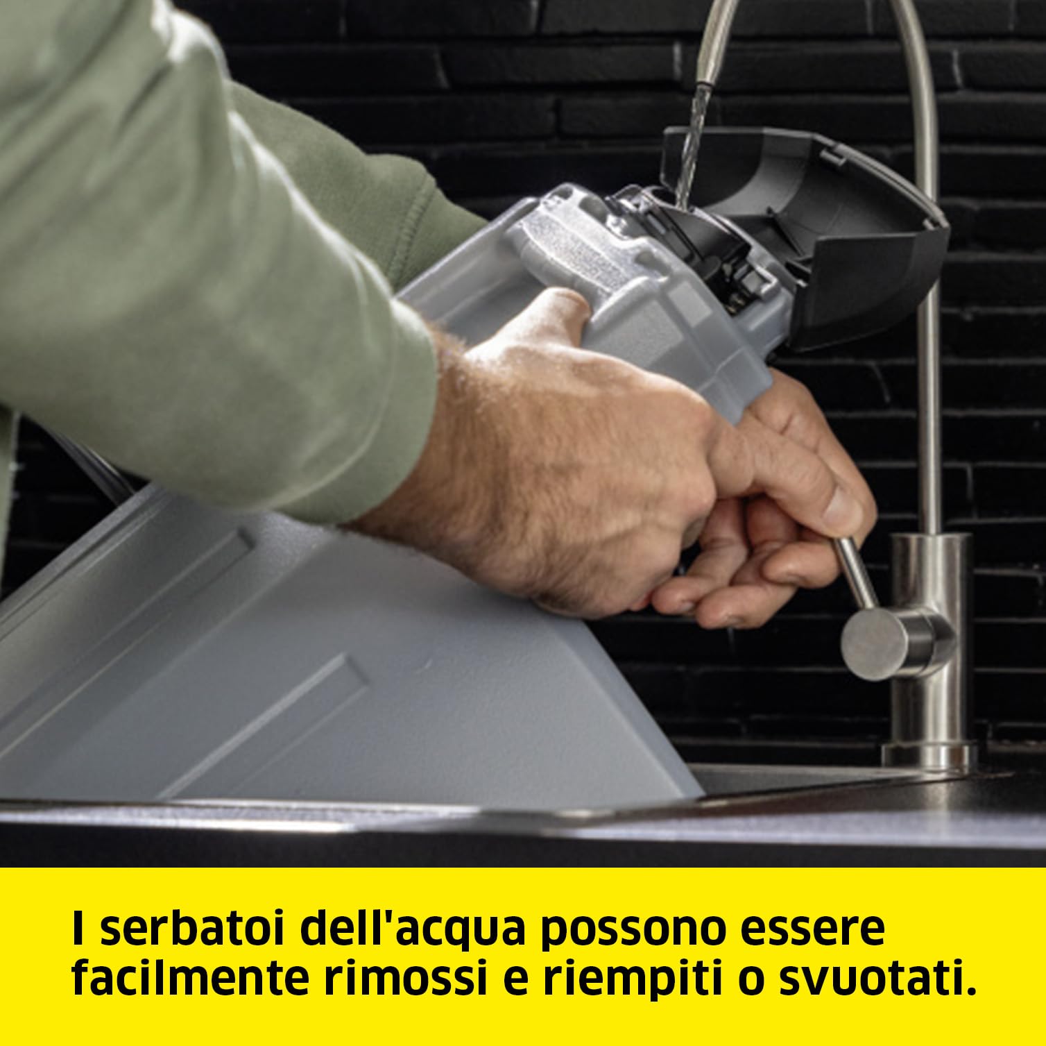 KÄRCHER Lavatappeti Smacchiatore SE 4, serbatoio dell'acqua pulita e sporca: 4 l, bocchetta per pavimenti con attacco per superfici dure, clip per tappeti, bocchetta per fessure e poltrone