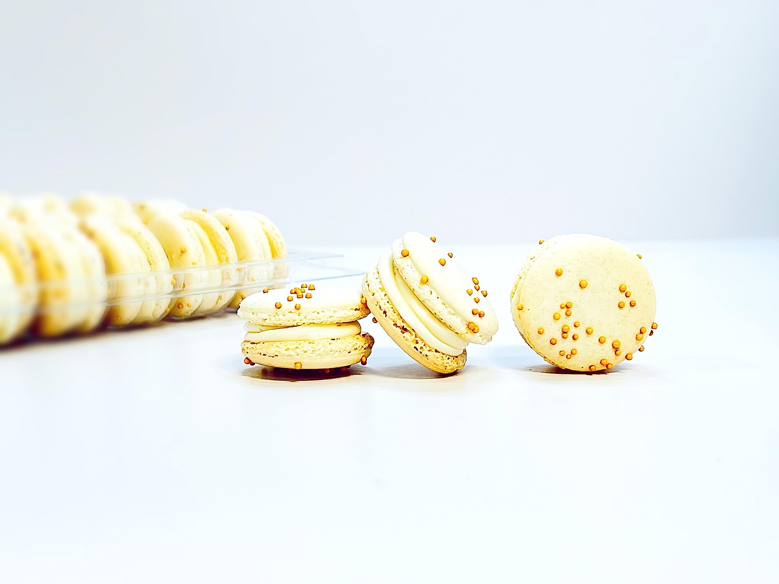 50 Pack Gourmet Vanilla French Macaron | A great addition for your bakery establishment or your next party