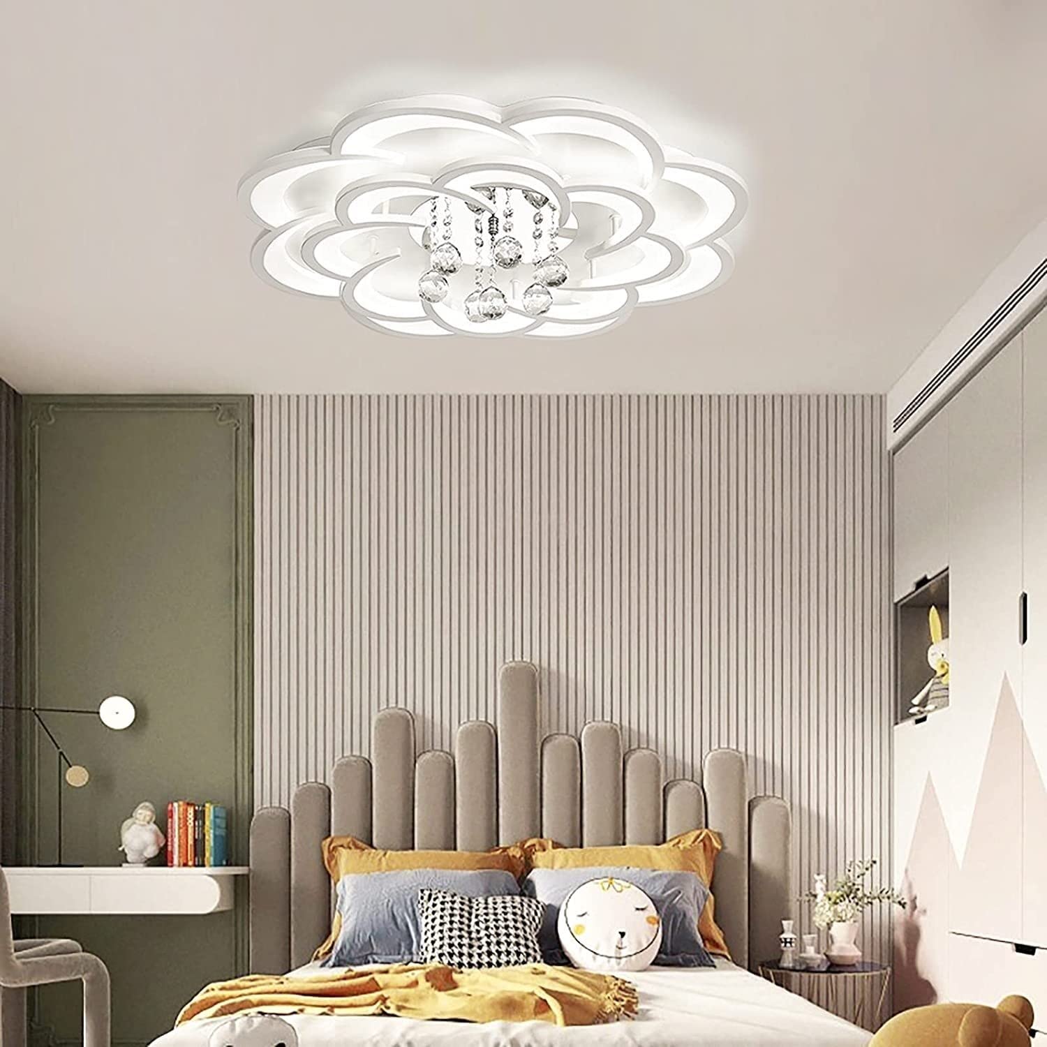 Nowoczesna lampa sufitowa LED w kształcie kwiatu, z elementami akrylowymi i kryształowymi, do zabudowy sufitowej, idealna do salonu, jadalni lub sypialni.